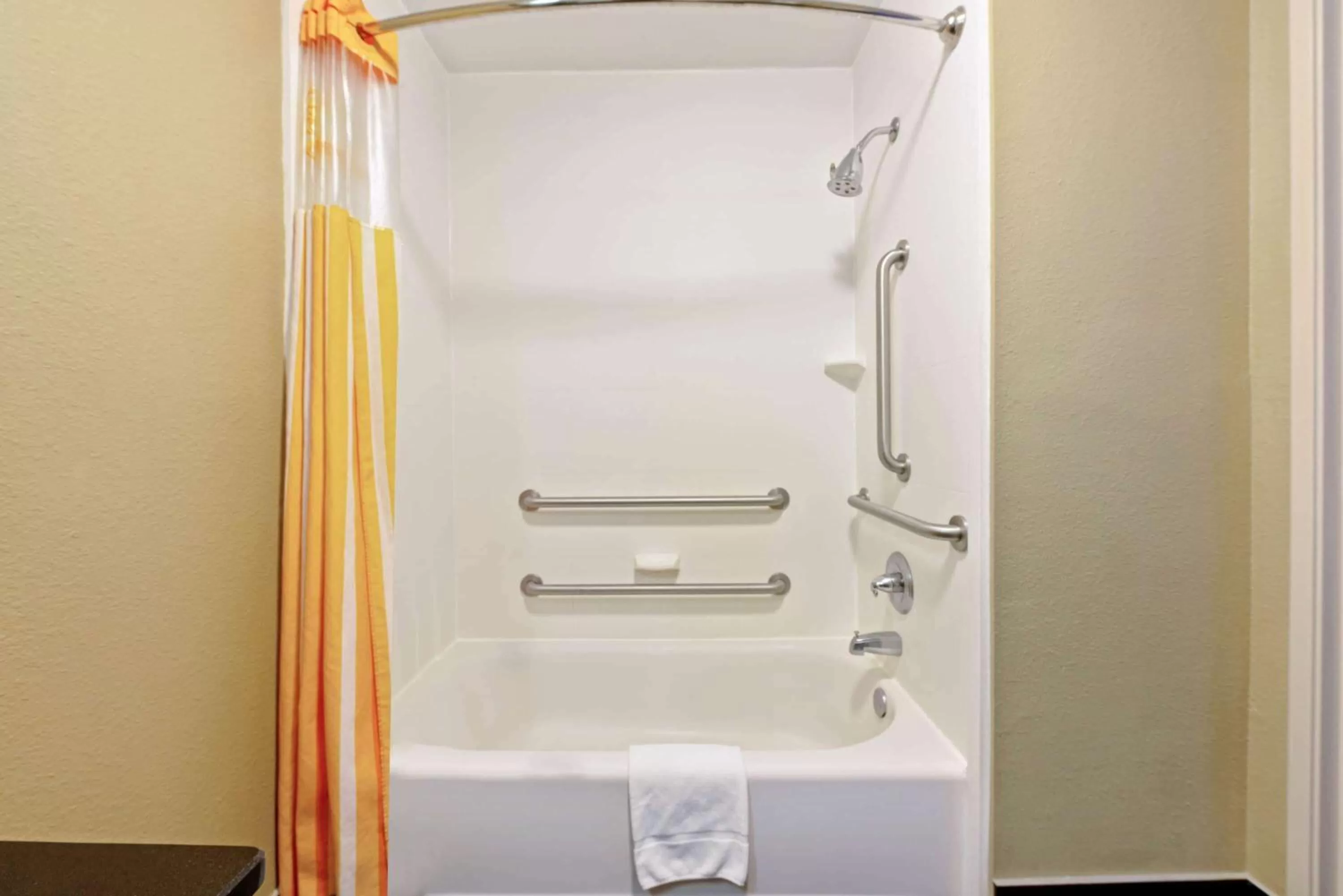 Bathroom in La Quinta by Wyndham Leesville Ft. Polk