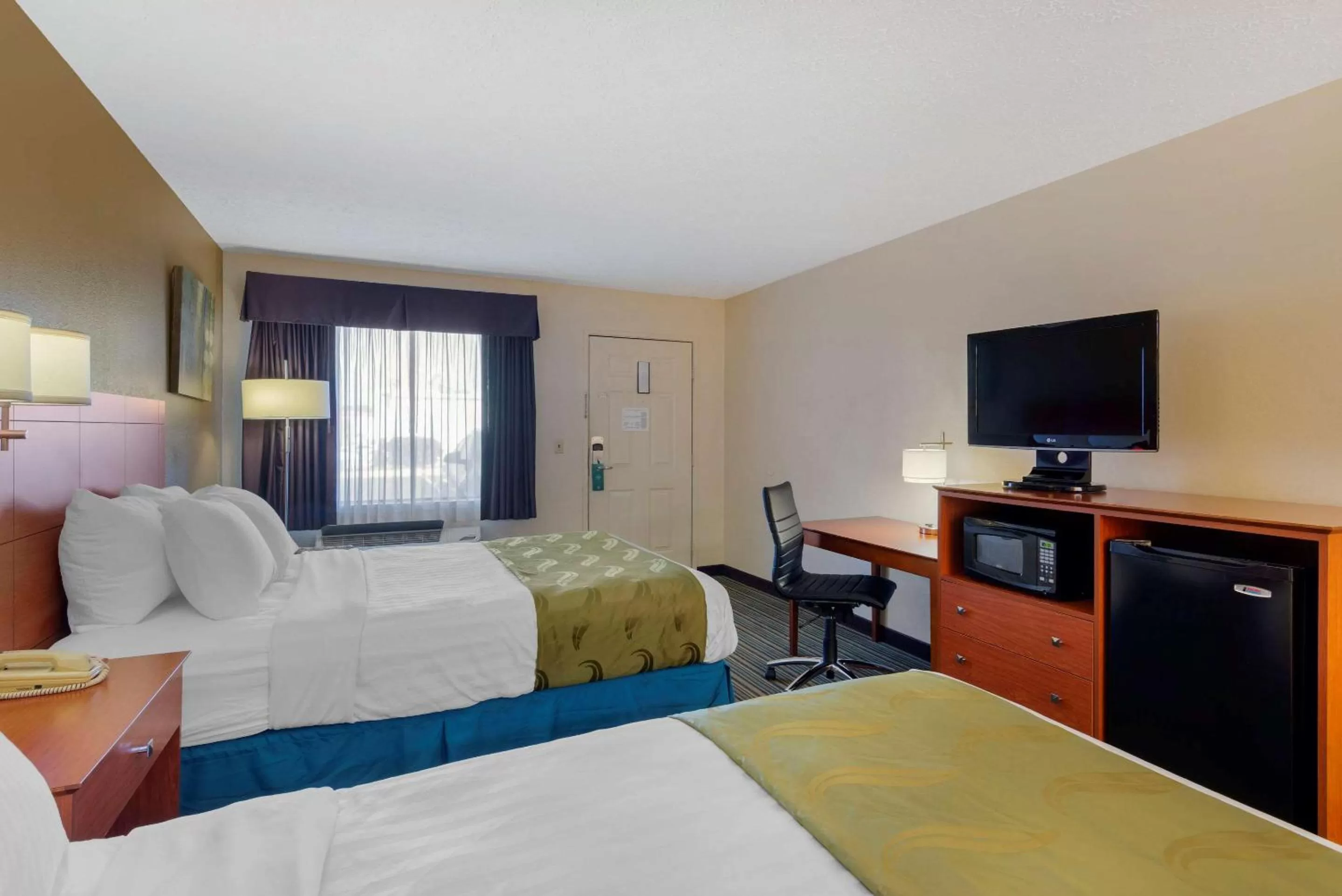 Photo of the whole room, Bed in Quality Inn Ashburn