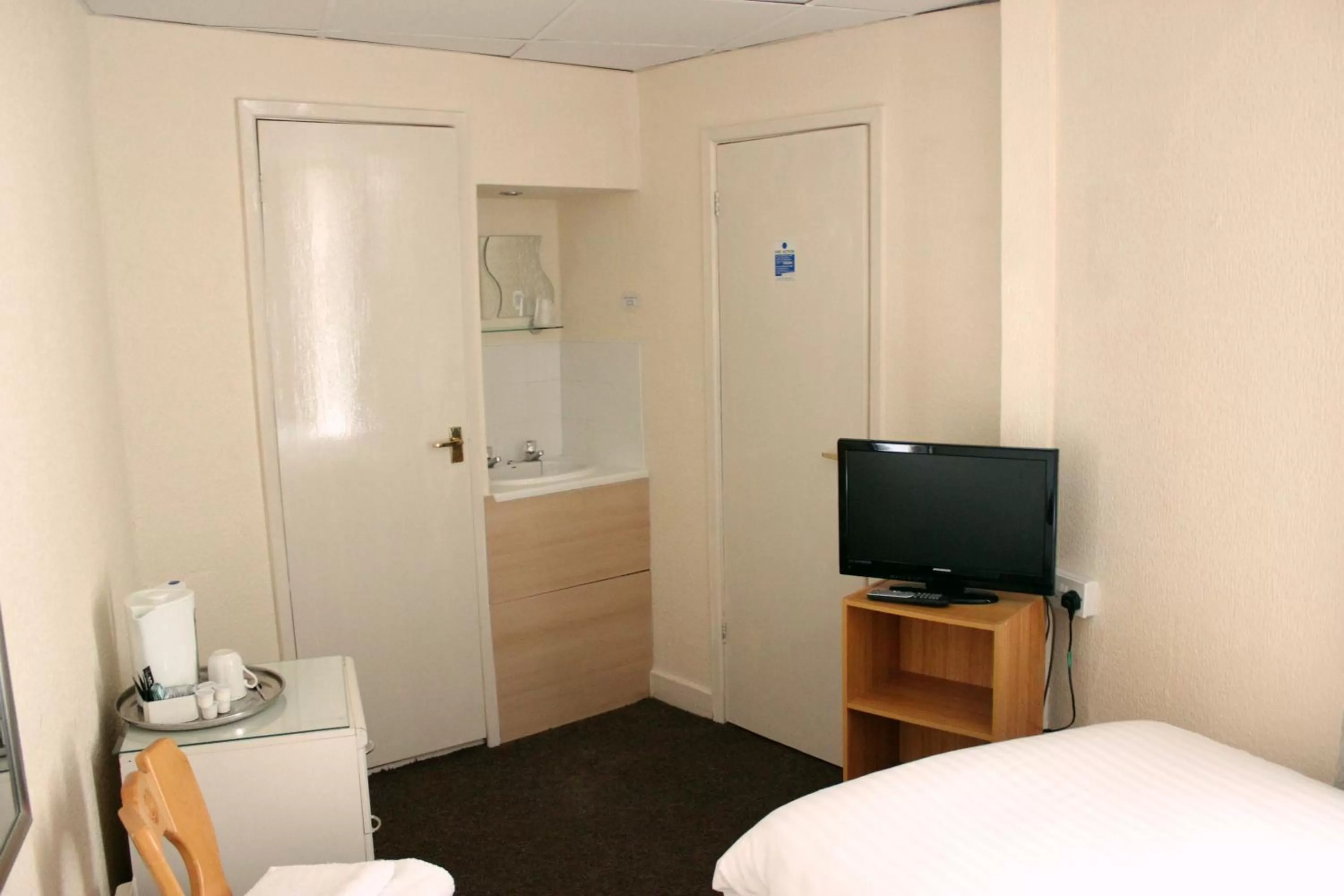 TV and multimedia, TV/Entertainment Center in The Colwyn Hotel - near Pleasure Beach