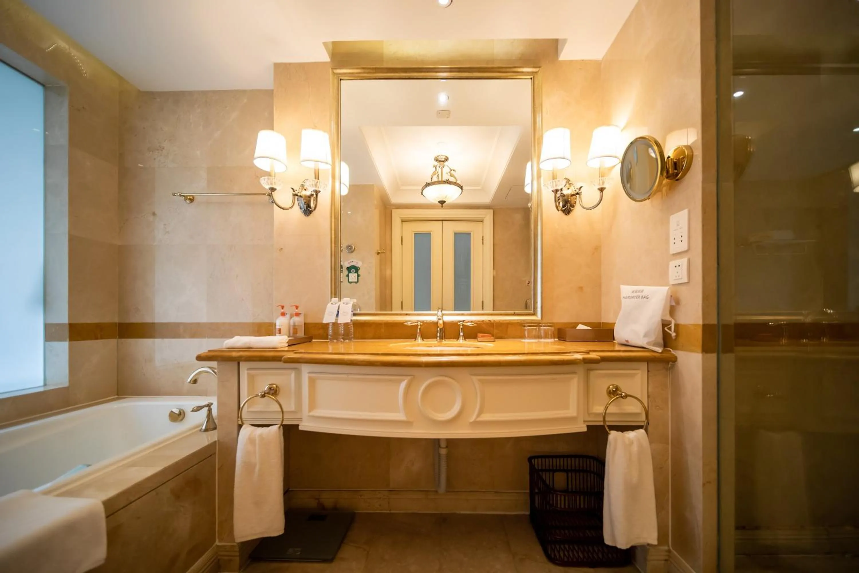 Photo of the whole room in Crowne Plaza Ocean Spring Resort by IHG