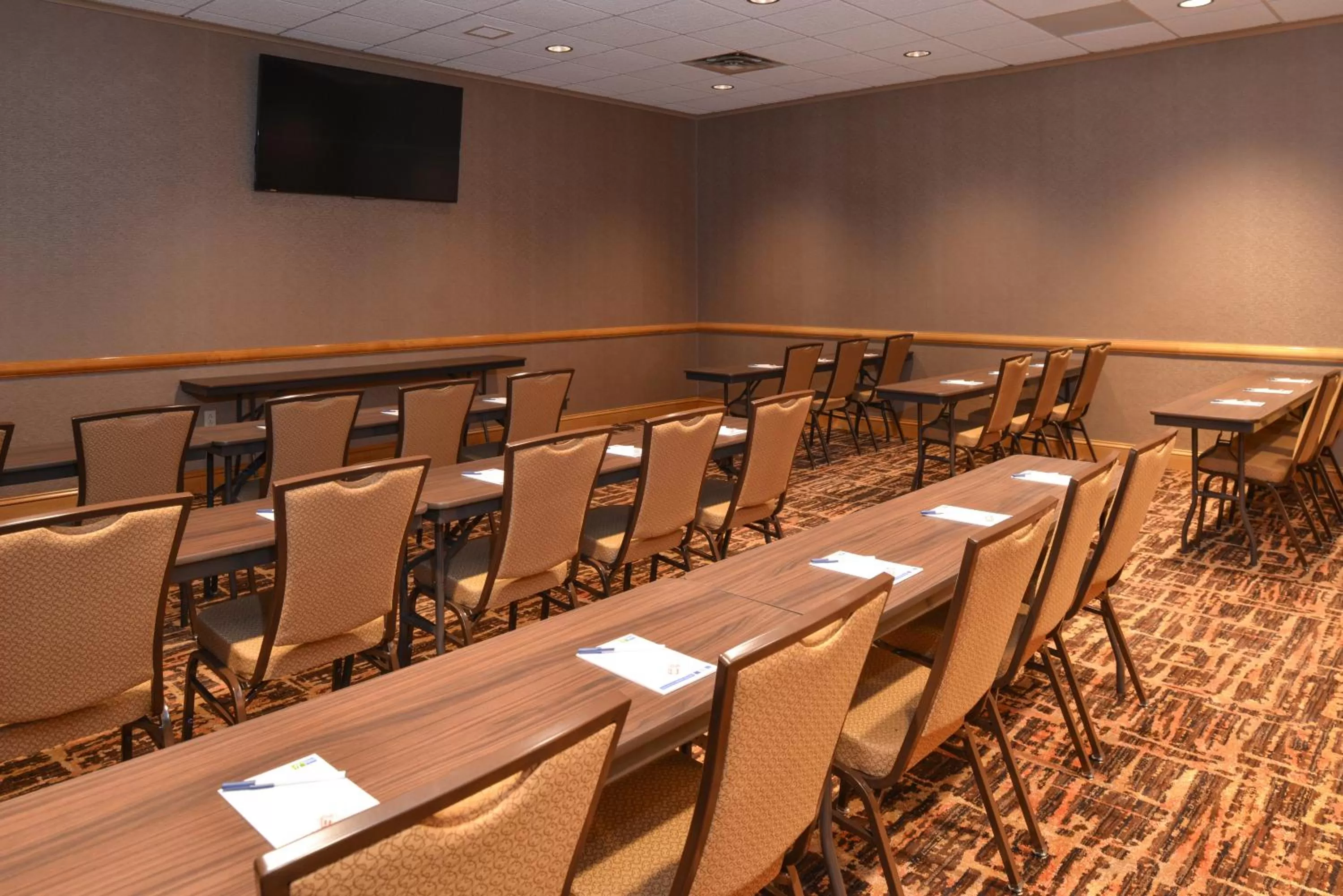 Meeting/conference room in Holiday Inn Express Breezewood by IHG