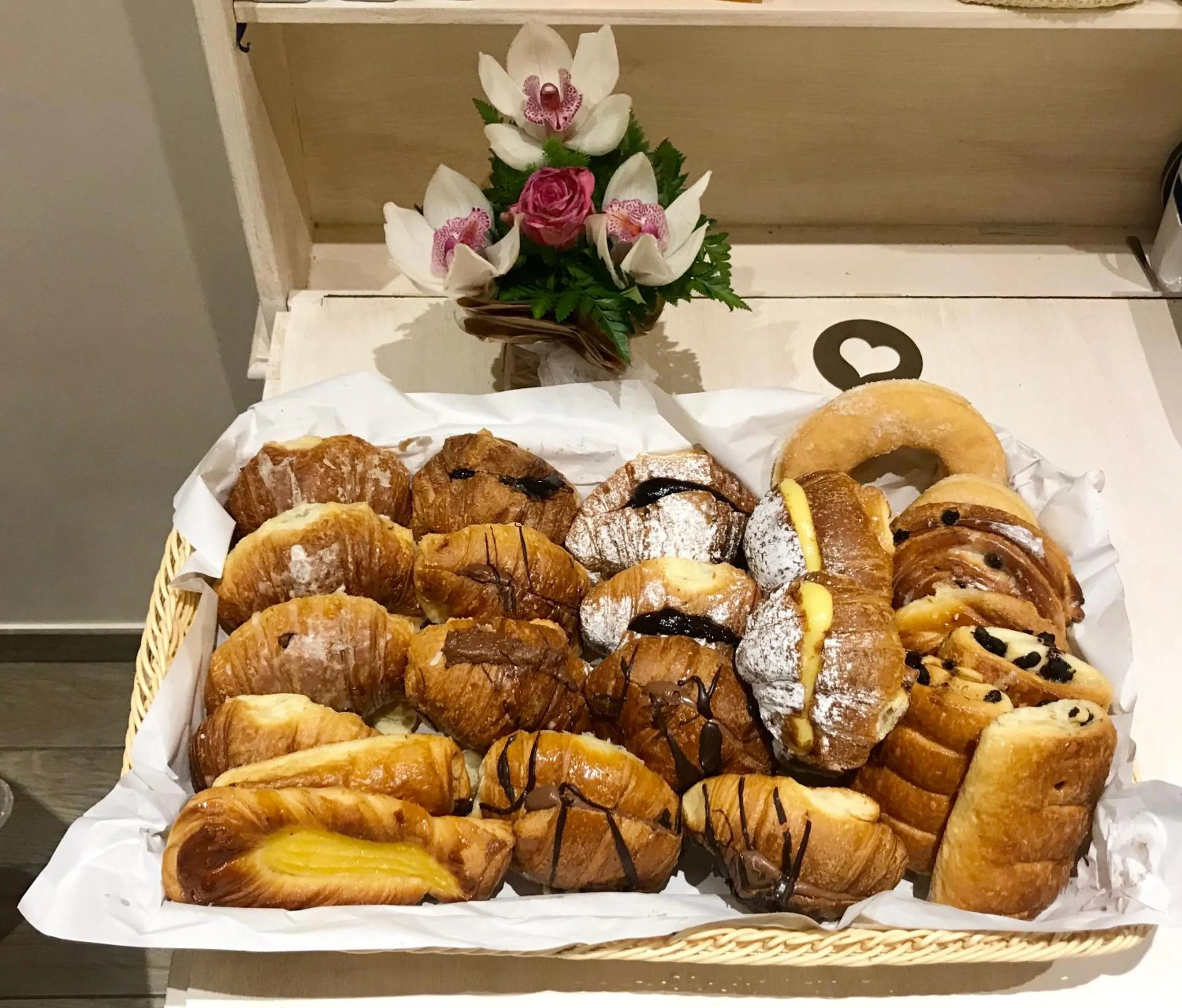 Italian breakfast in Casa Tua Vaticano Guest House