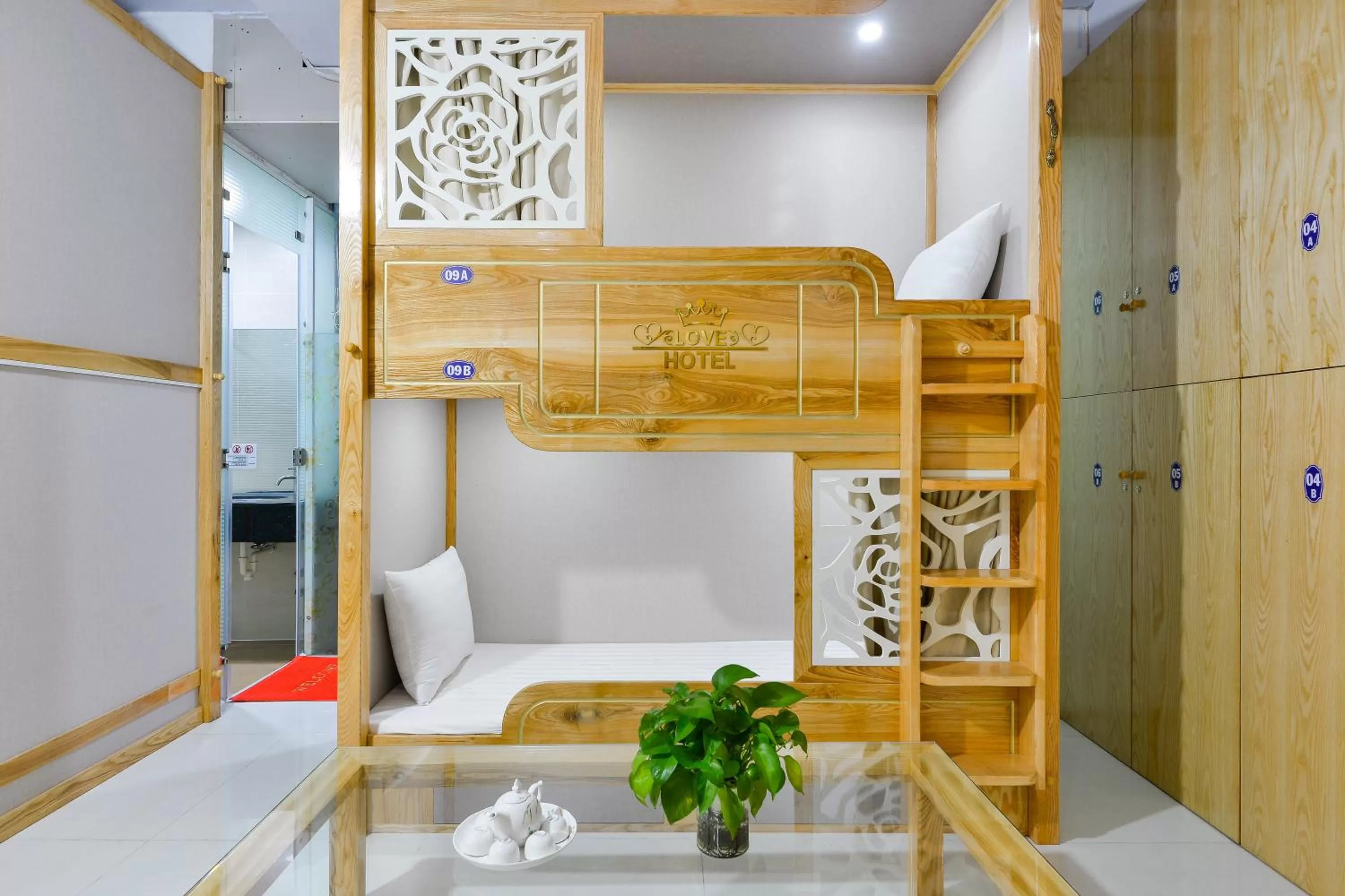 bunk bed in Love Hotel Airport