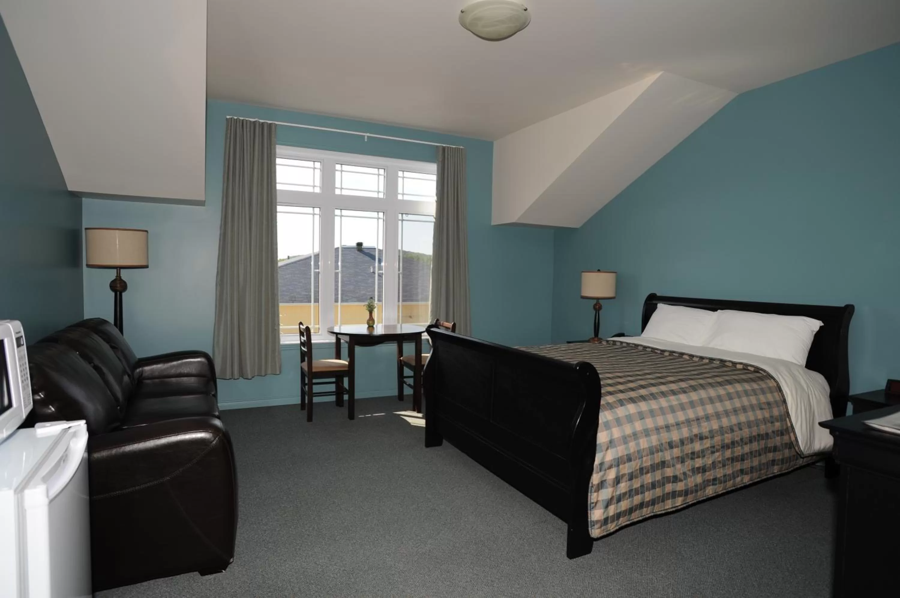 Photo of the whole room in Hotel La Porte de la Matawinie