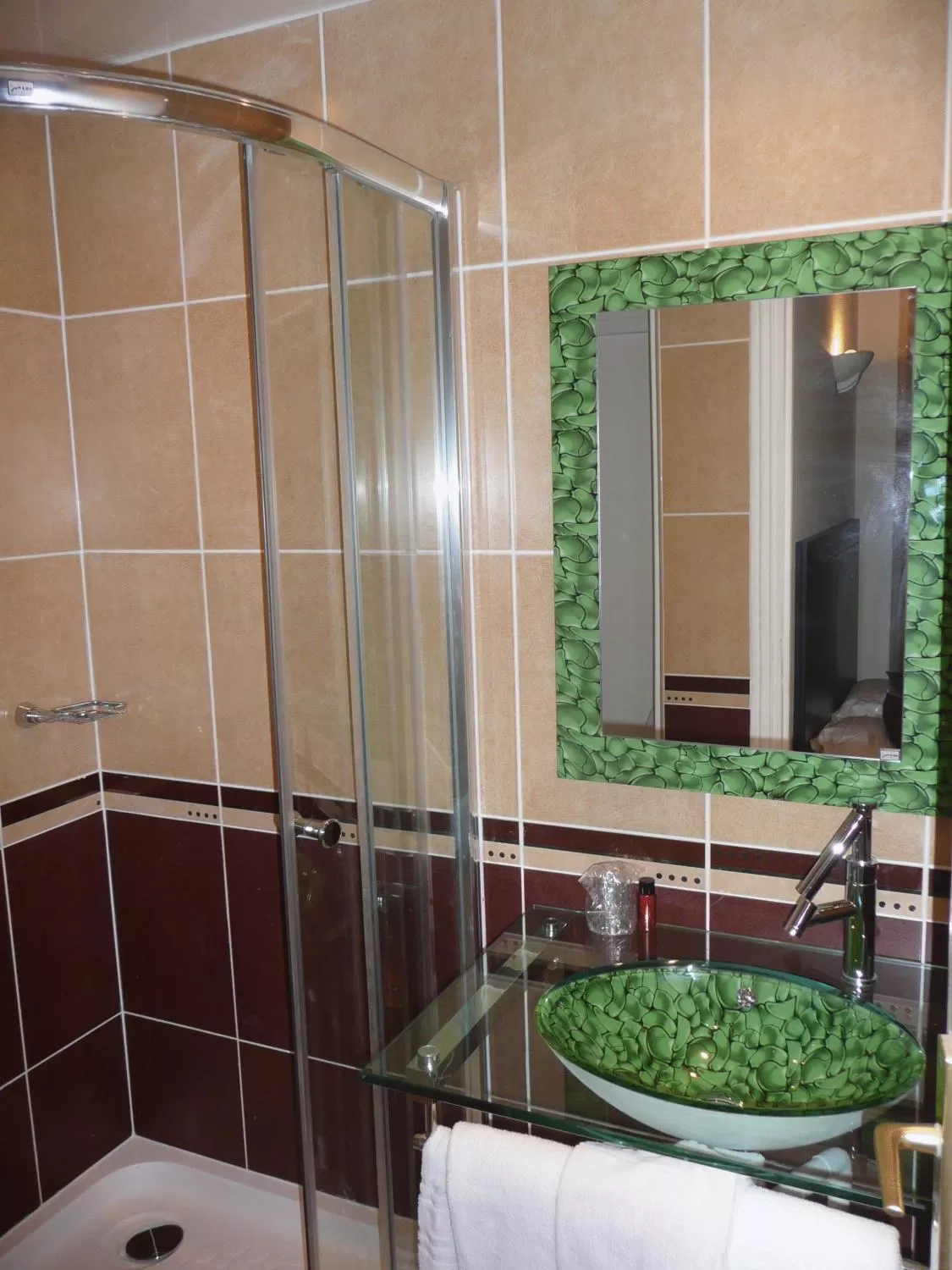 Bathroom in Hôtel Le Home Saint Louis