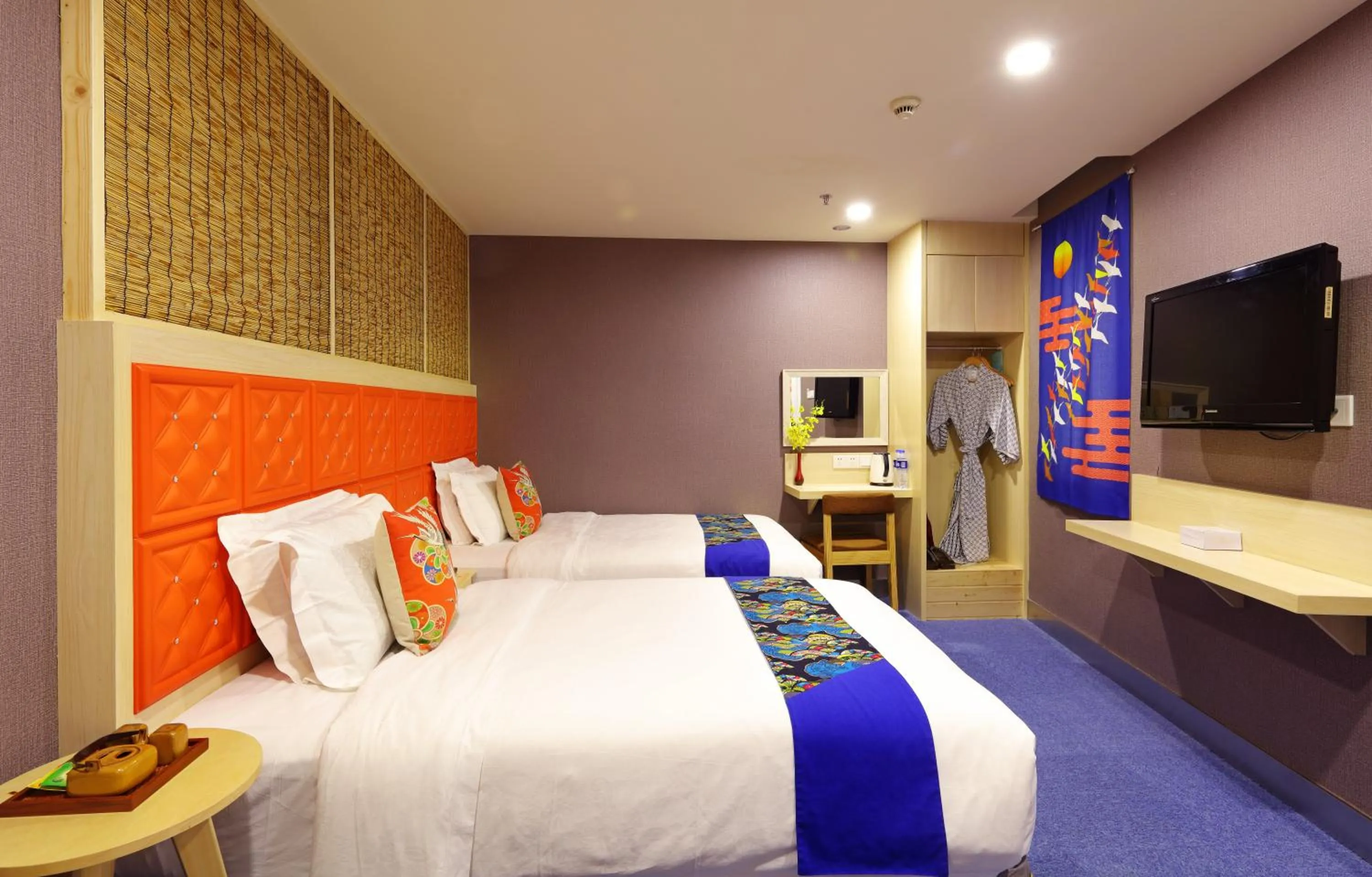 Photo of the whole room, Bed in Guangzhou The Royal Garden Hotel