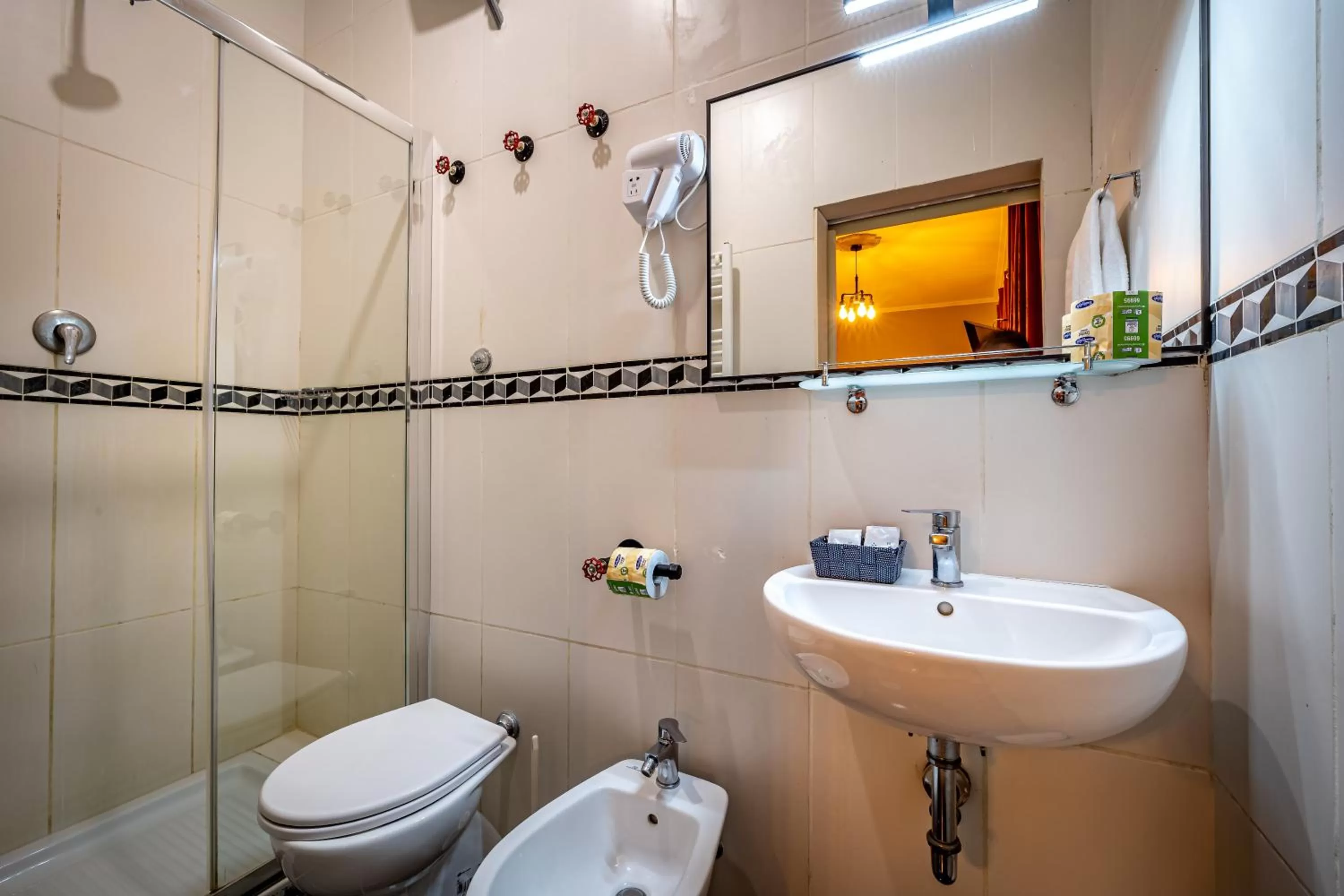 Toilet in HOTEL VENETO con accesso ZTL