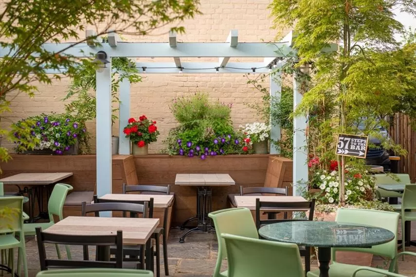 Restaurant/Places to Eat in The Swan Hotel Wetherspoon