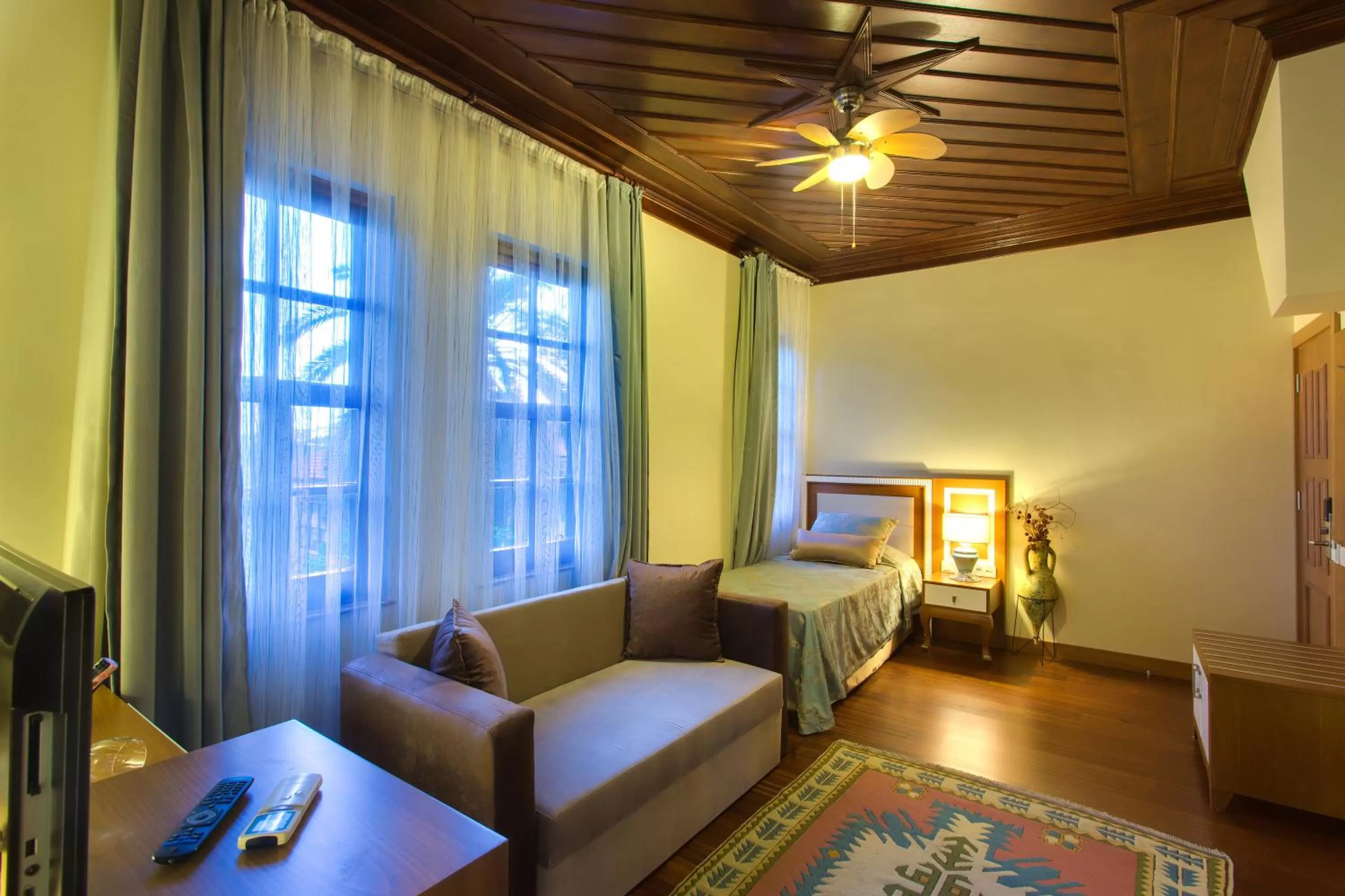 Photo of the whole room, Bed in Dogan Hotel