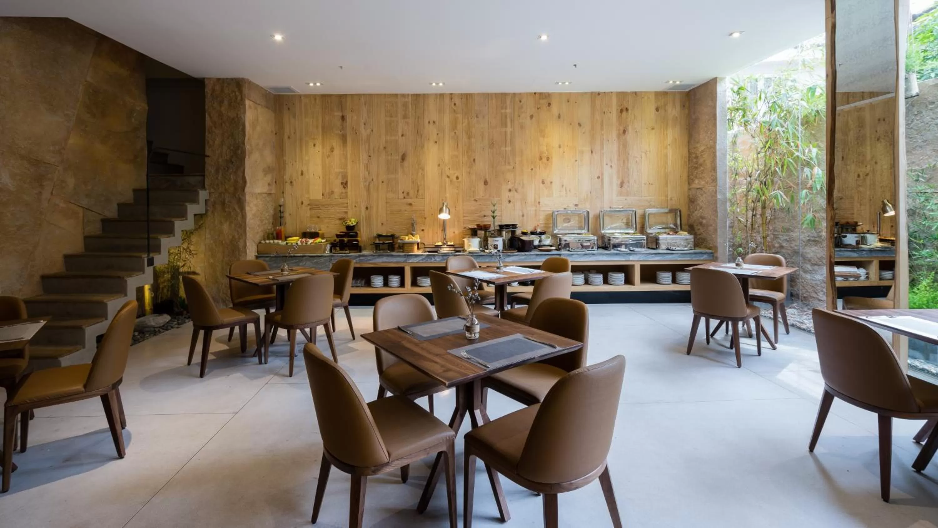 Restaurant/places to eat in Silverland Yen Hotel