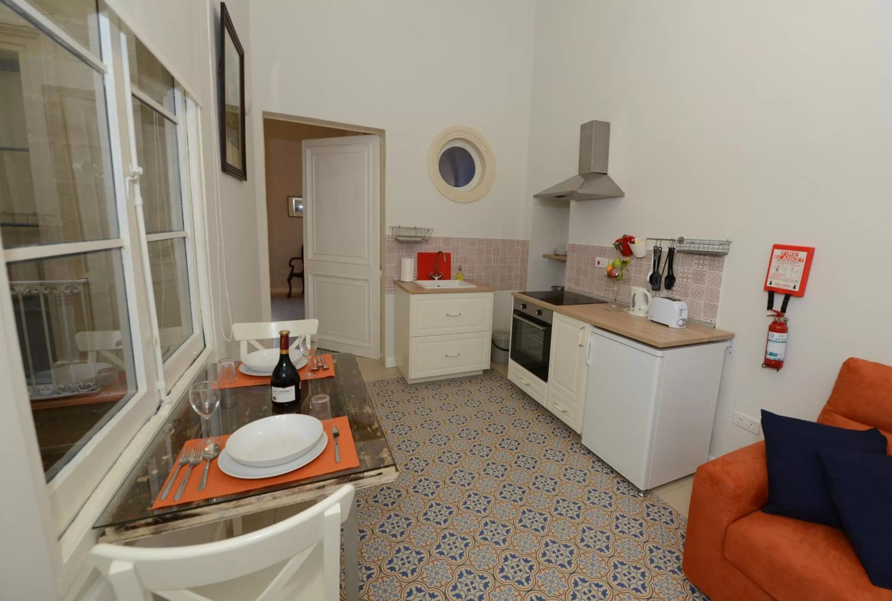 Kitchen or kitchenette in Paulos Valletta