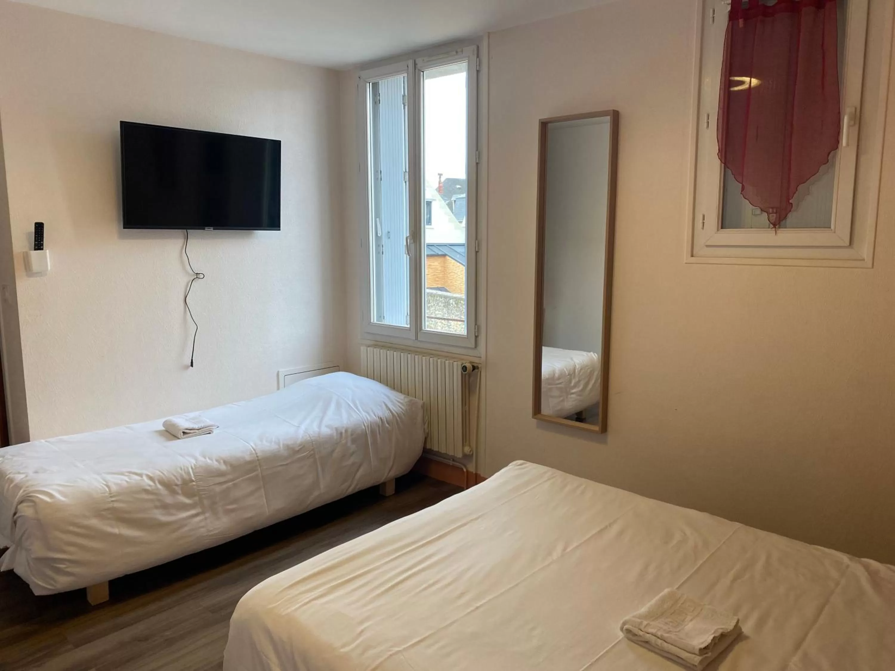 Photo of the whole room, Bed in Hotel le Faisan