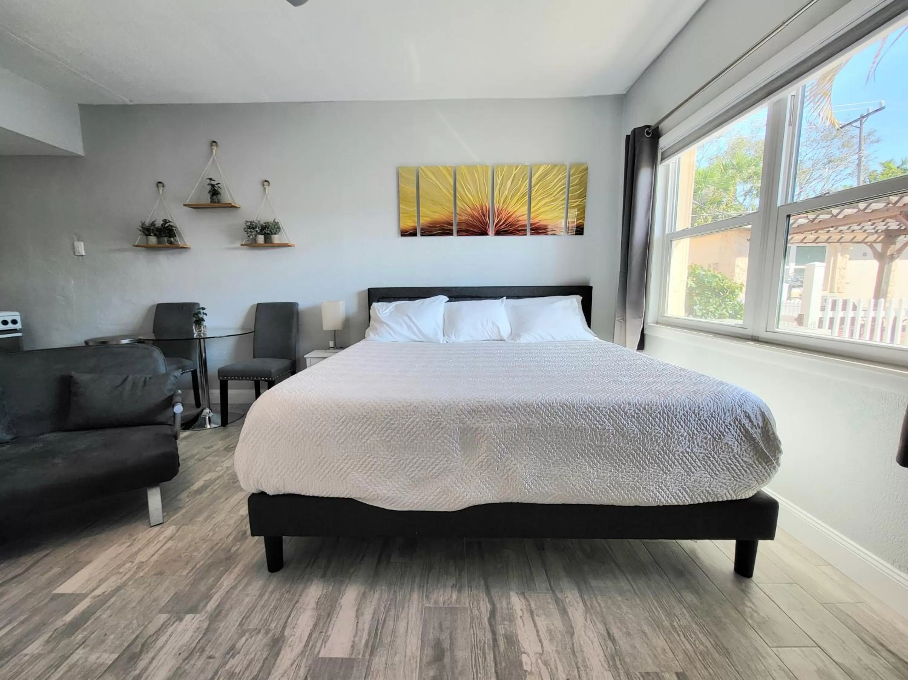 Bed in Barefoot mailman motel