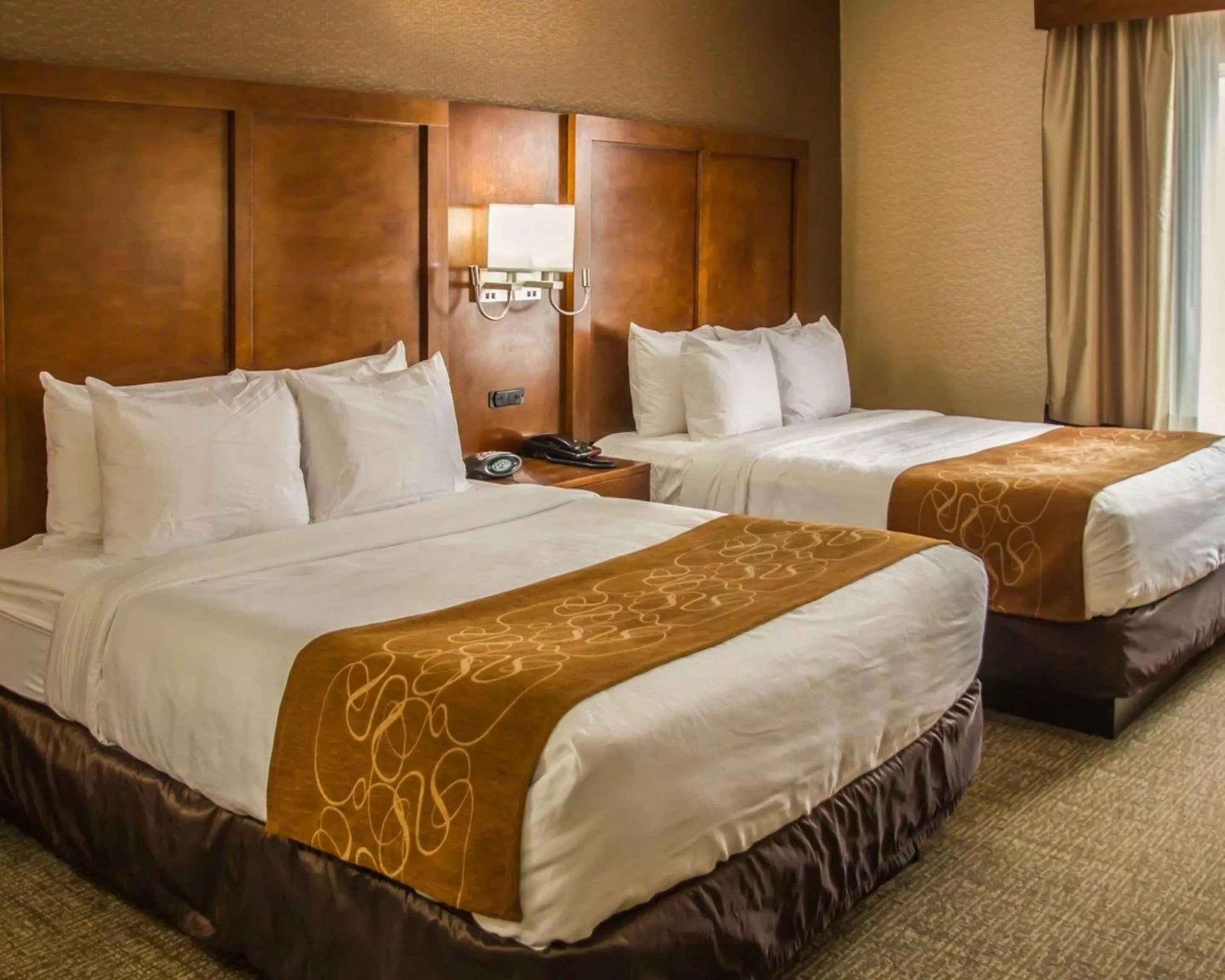 Photo of the whole room in Quality Suites NYC Gateway