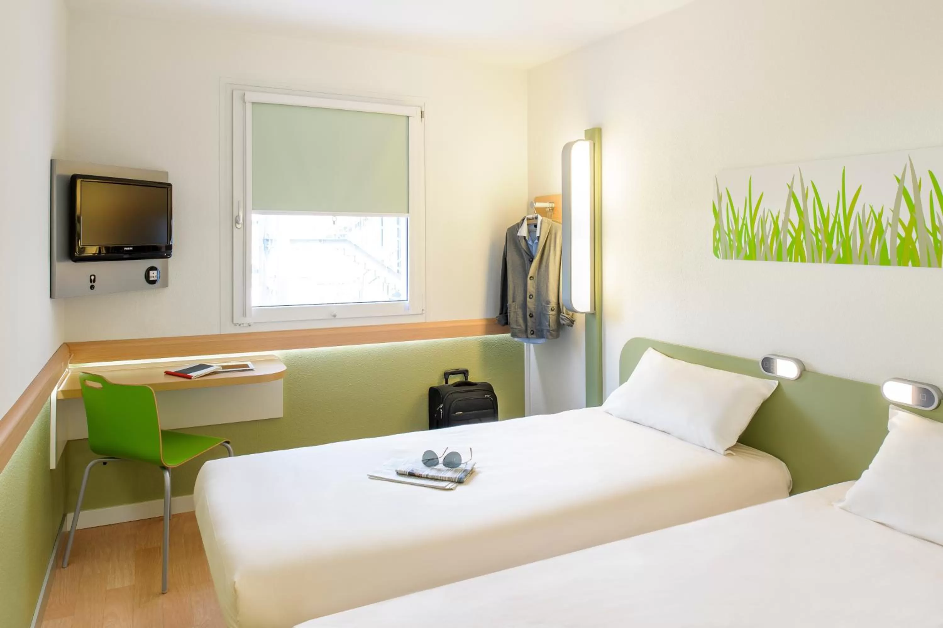 Photo of the whole room, Bed in ibis budget Hamburg Altona
