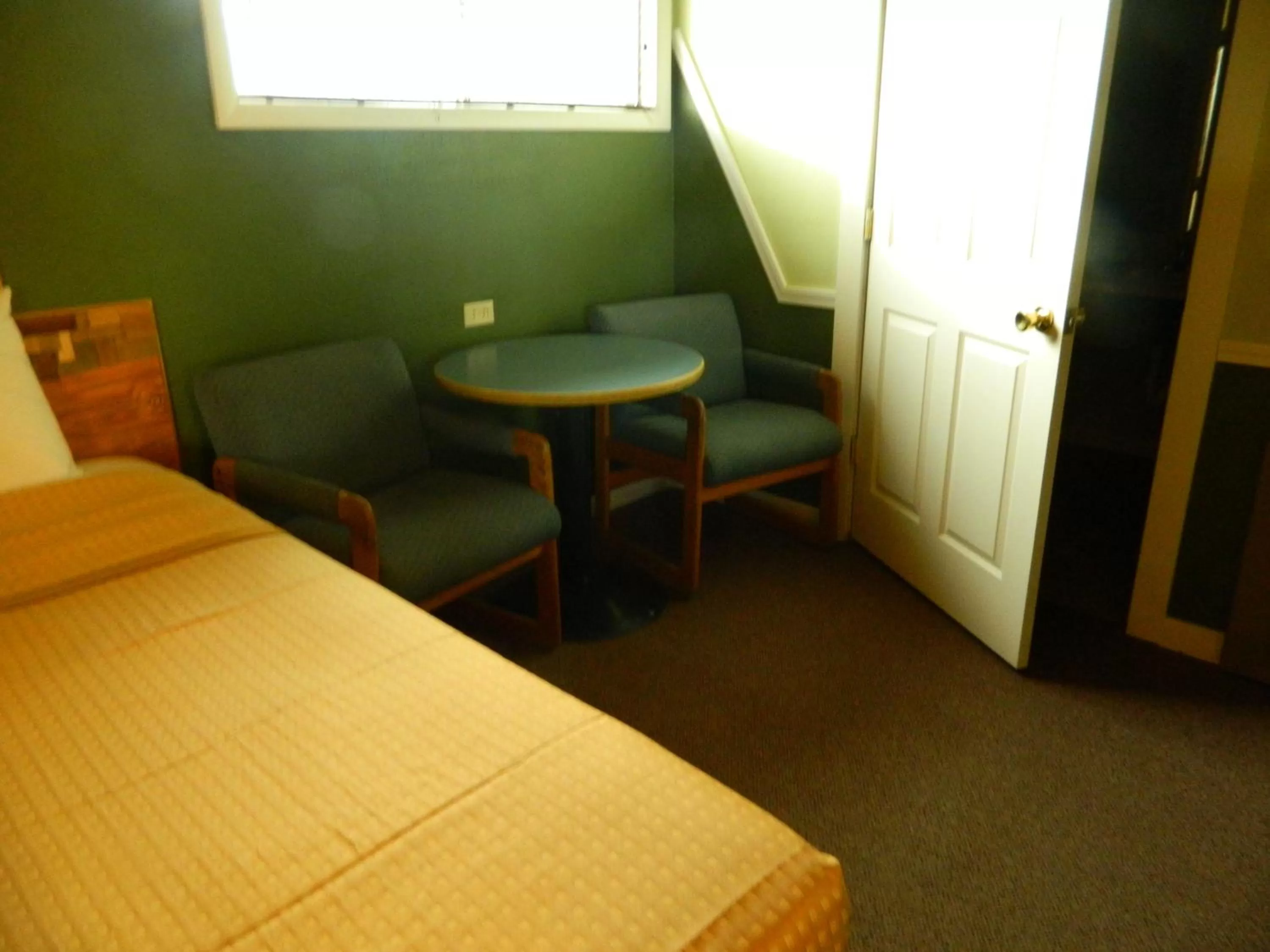 Bed in Country Motor Inn