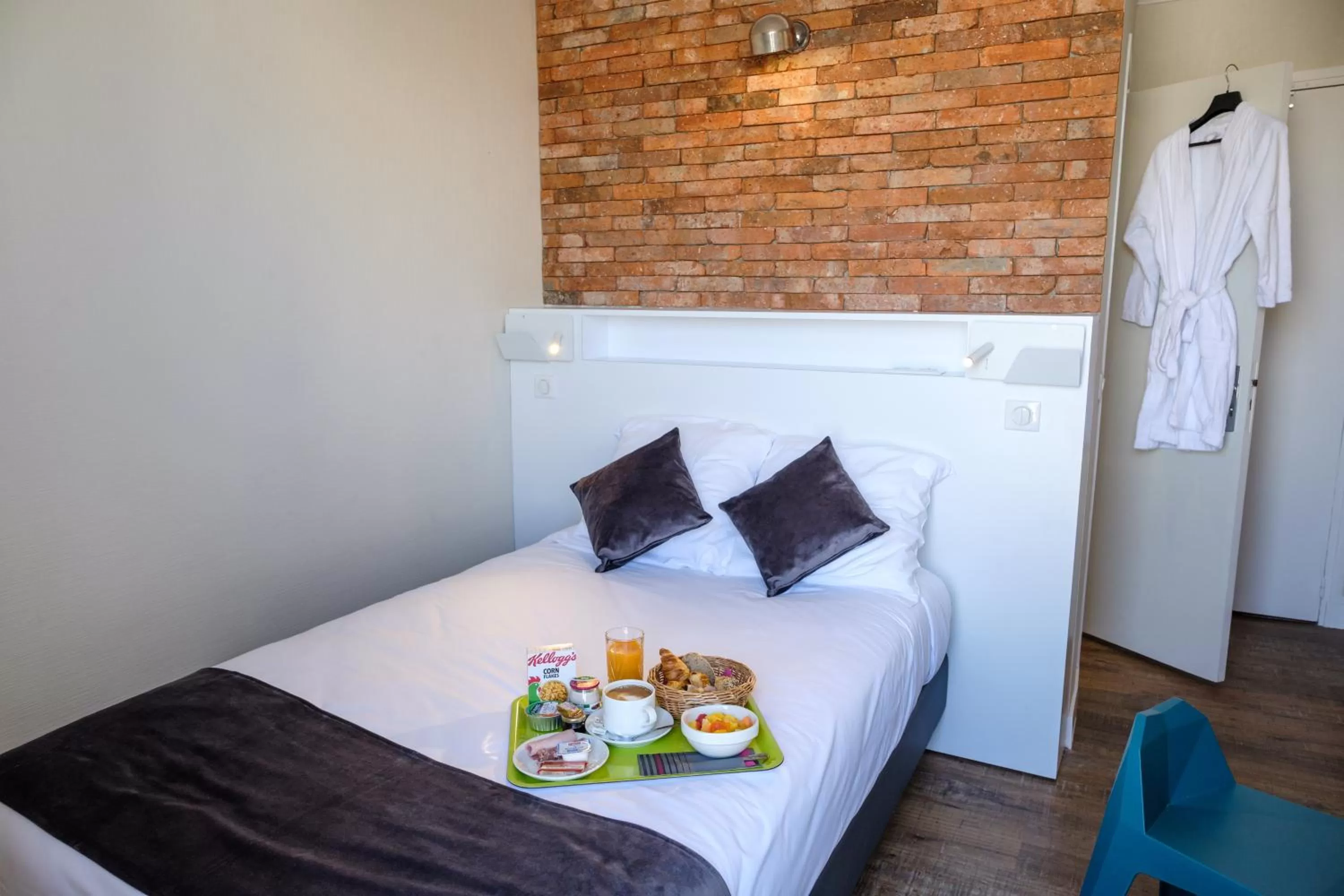 Photo of the whole room, Bed in HOTEL DE PARIS MONTPARNASSE