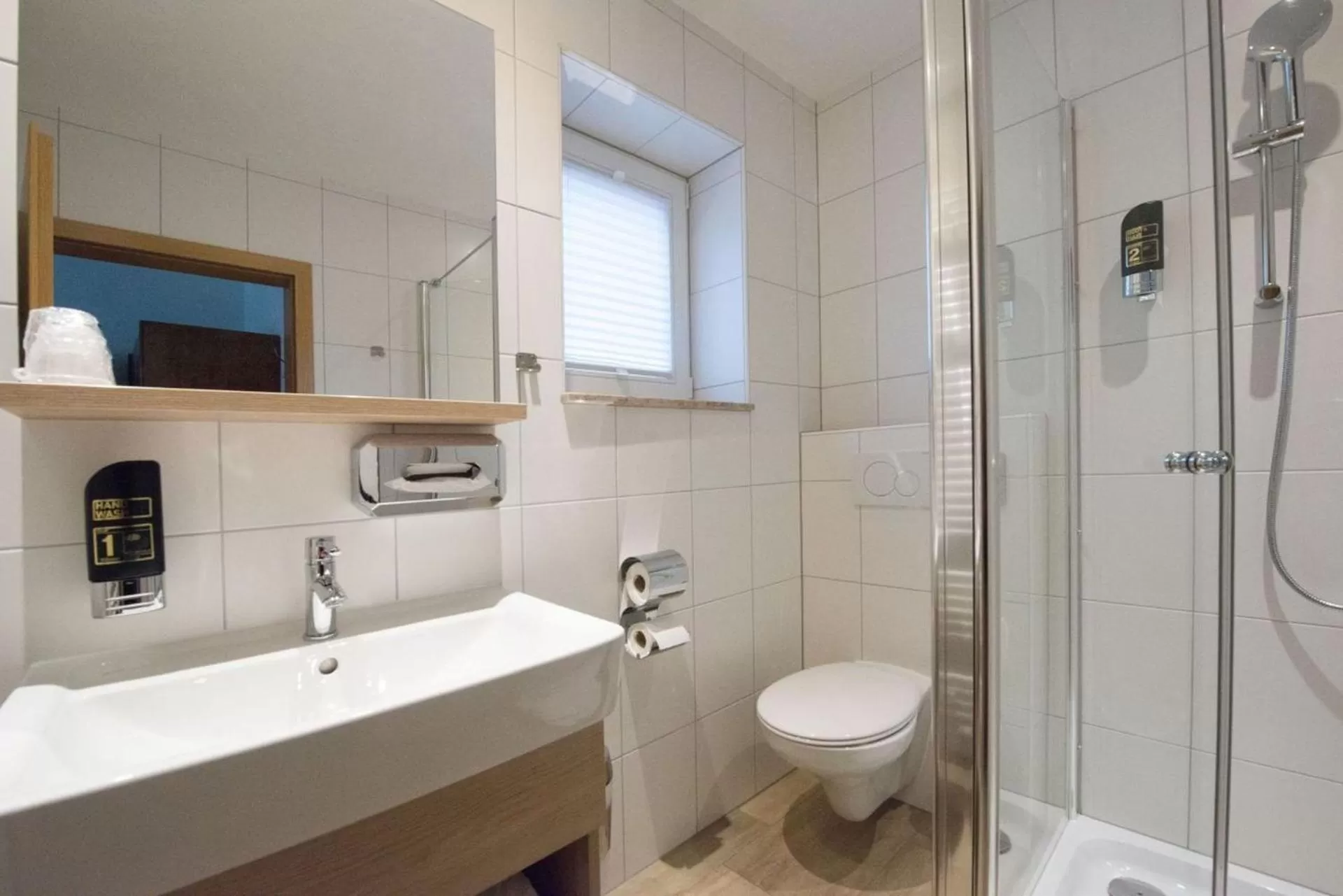 Shower in Hotel PIAZZA