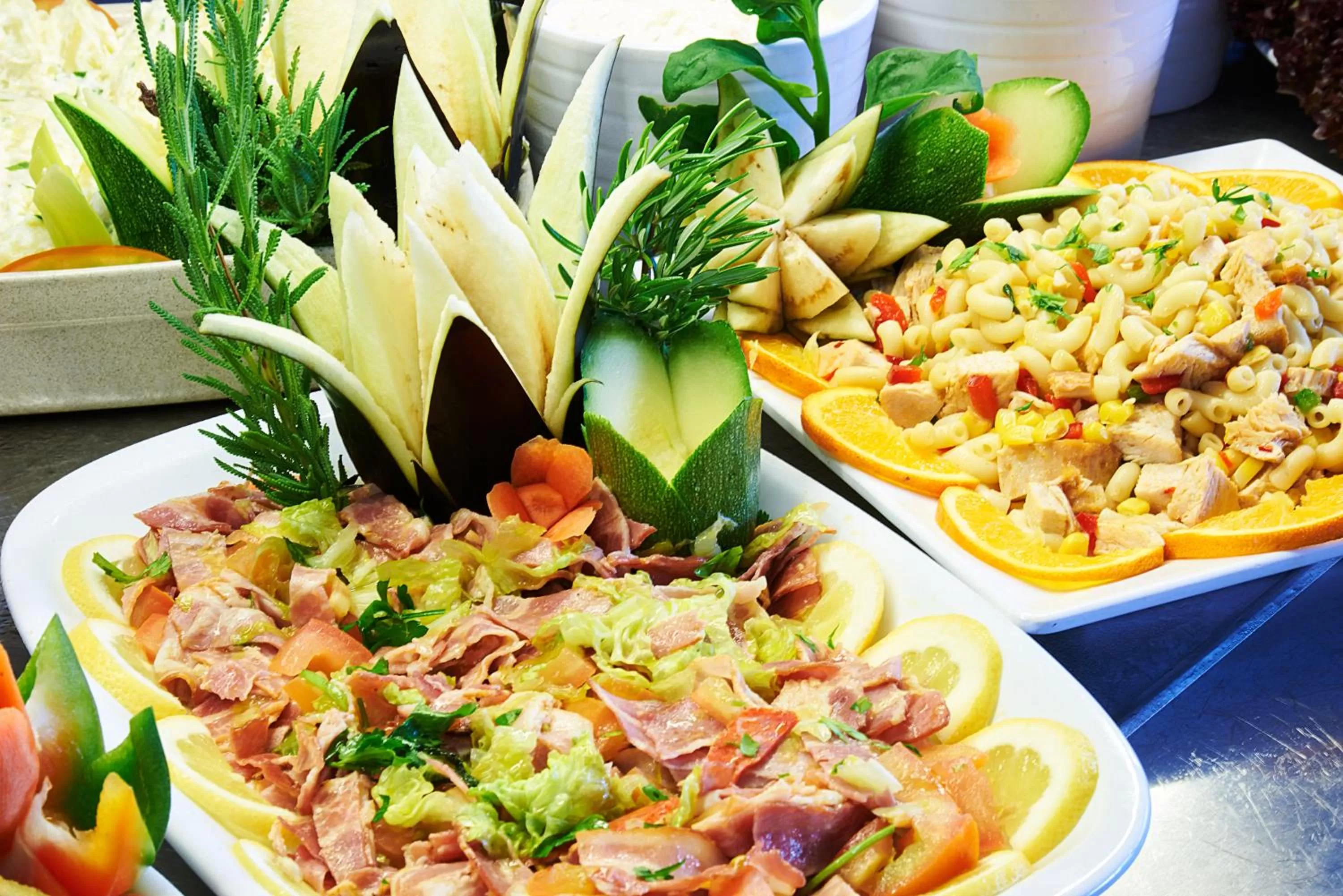 Restaurant/places to eat in RR Club Amarilis