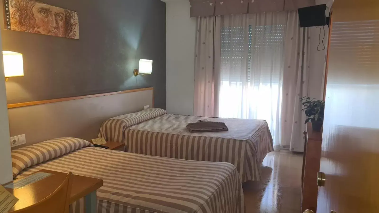 Triple Room with Balcony in Hotel Cosmos Tarragona Triple Room with Balcony in Hotel Cosmos Tarragona