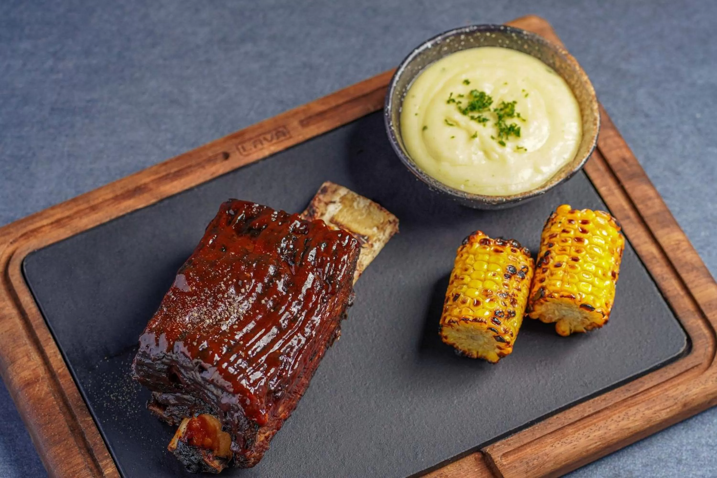 Restaurant/places to eat in Le Meridien Abu Dhabi Resort