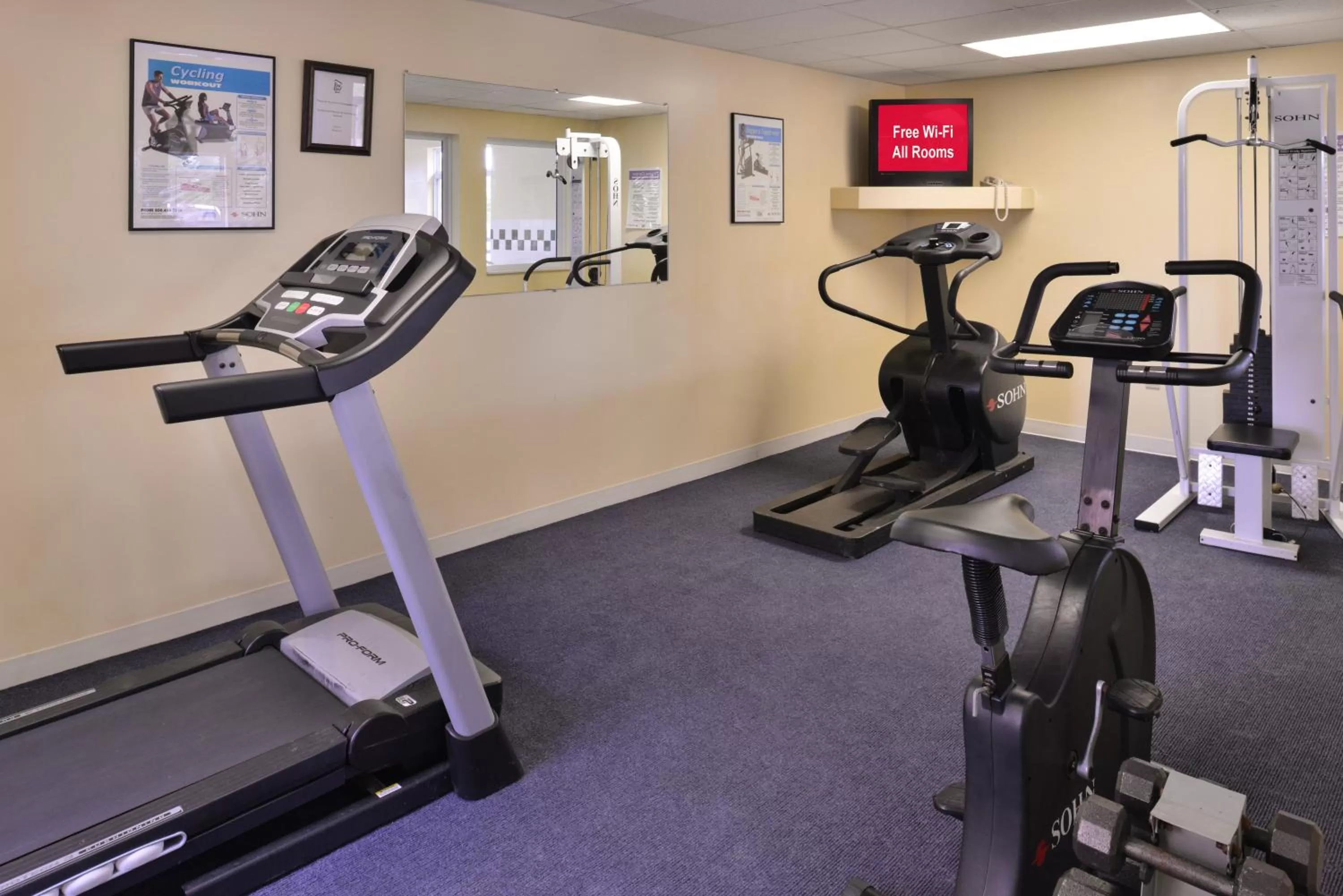 Fitness centre/facilities in Red Roof Inn Clyde
