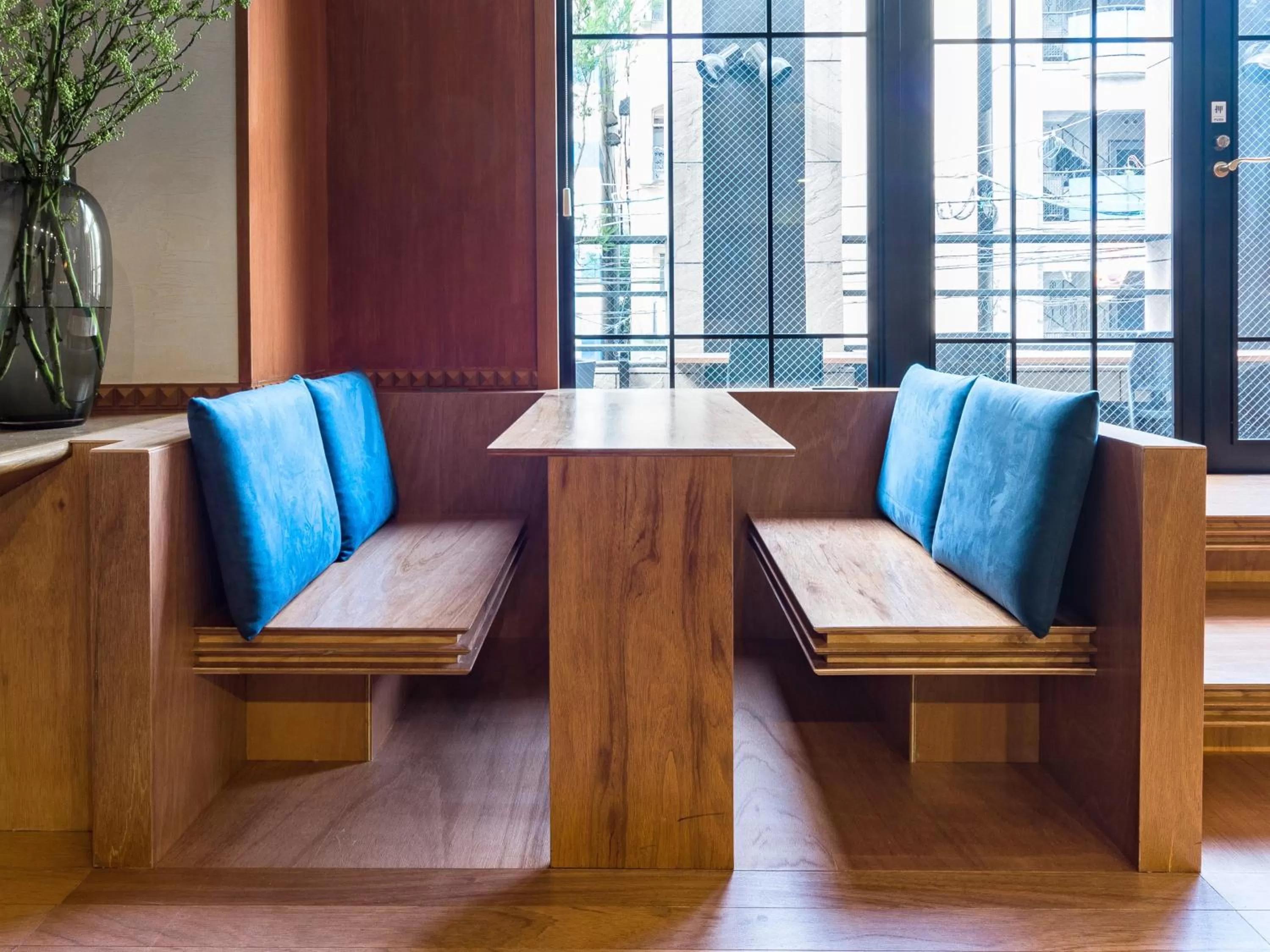 Communal lounge/ TV room in Hotel Etwas Tenjin