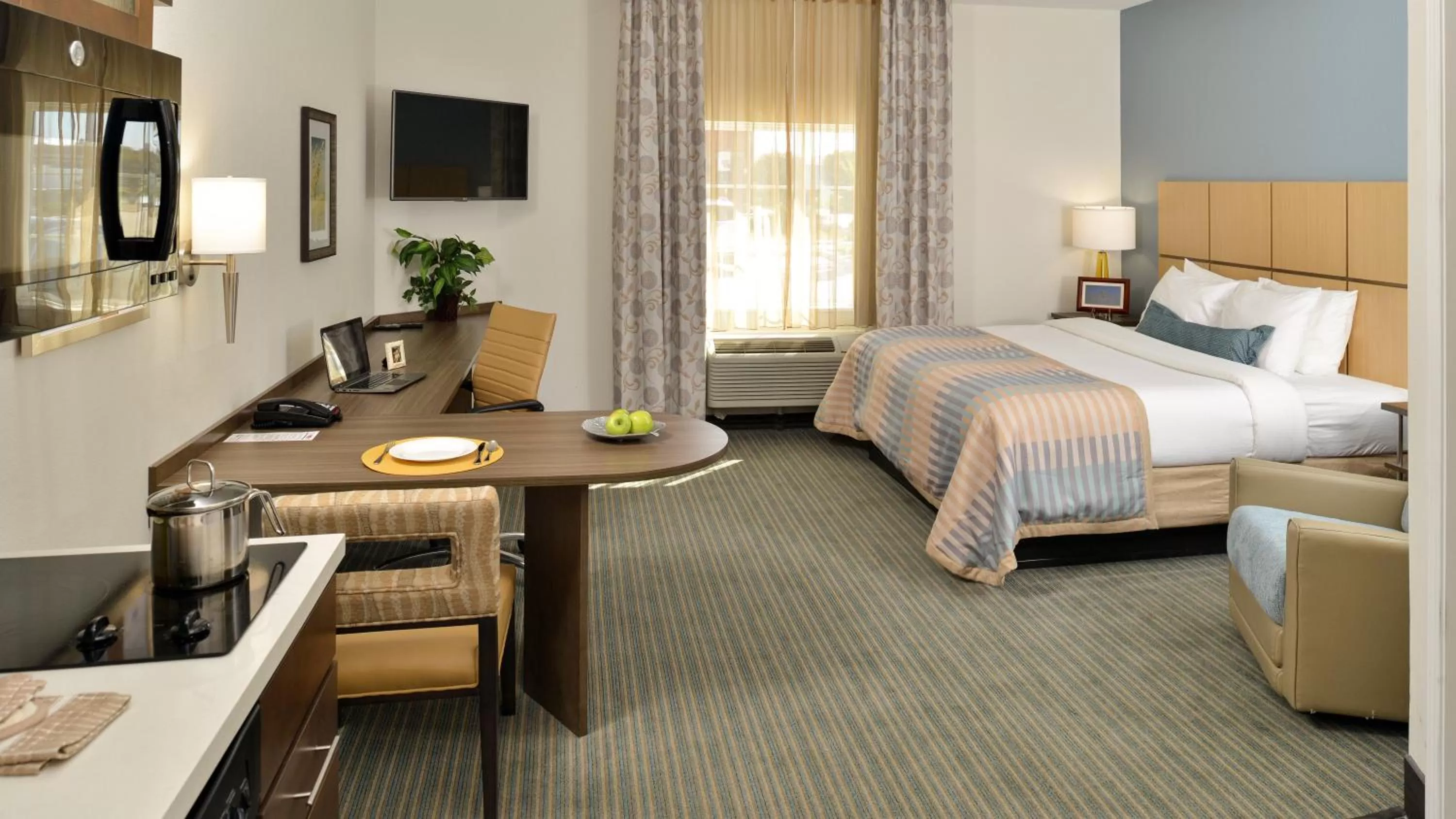 Photo of the whole room, Bed in Candlewood Suites Houma by IHG