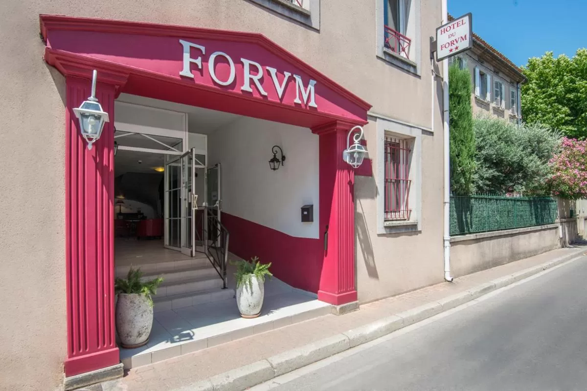 Facade/entrance in Hotel du Forum
