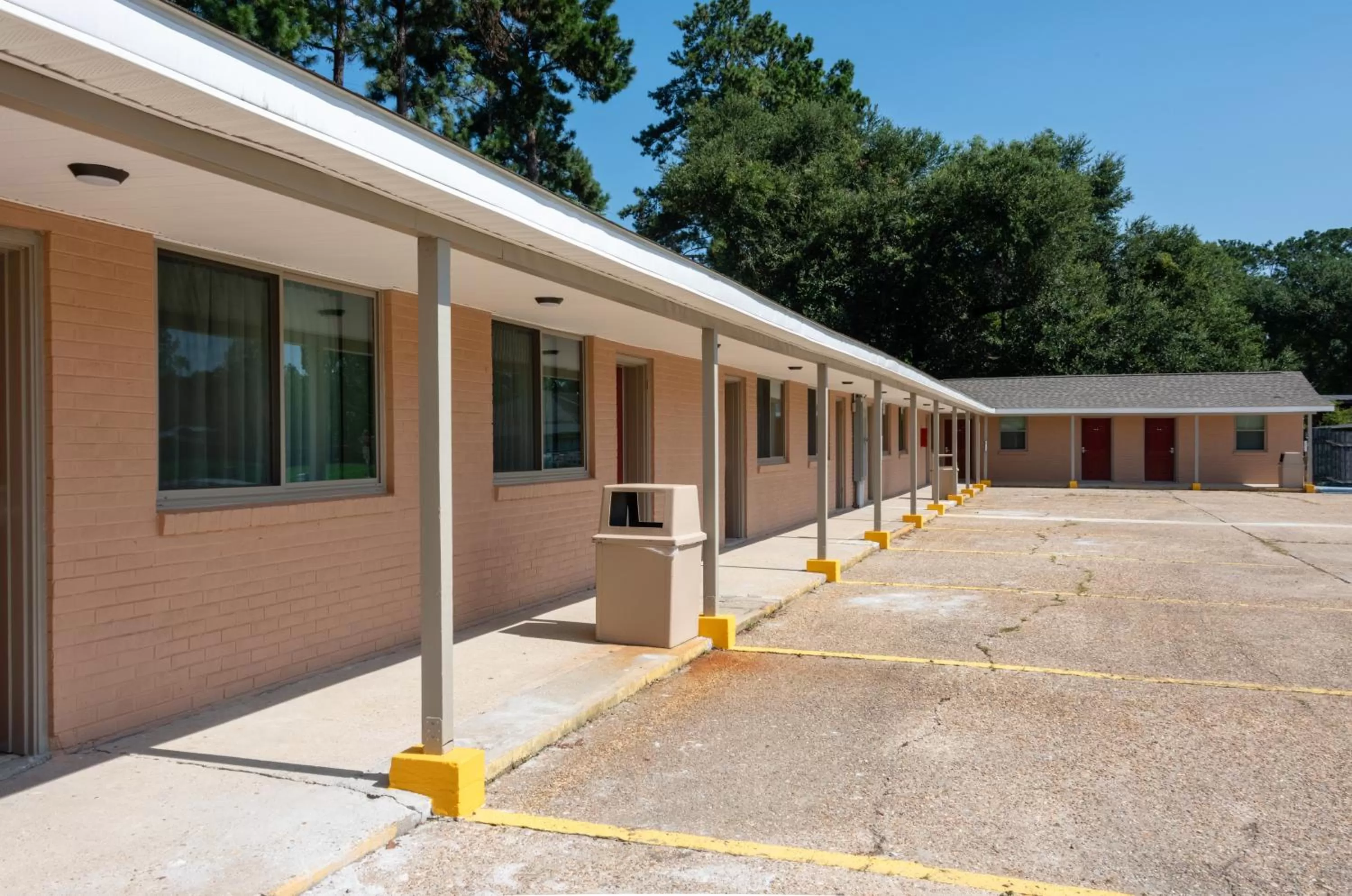 Property building in Budget Inn & Suites Baton Rouge