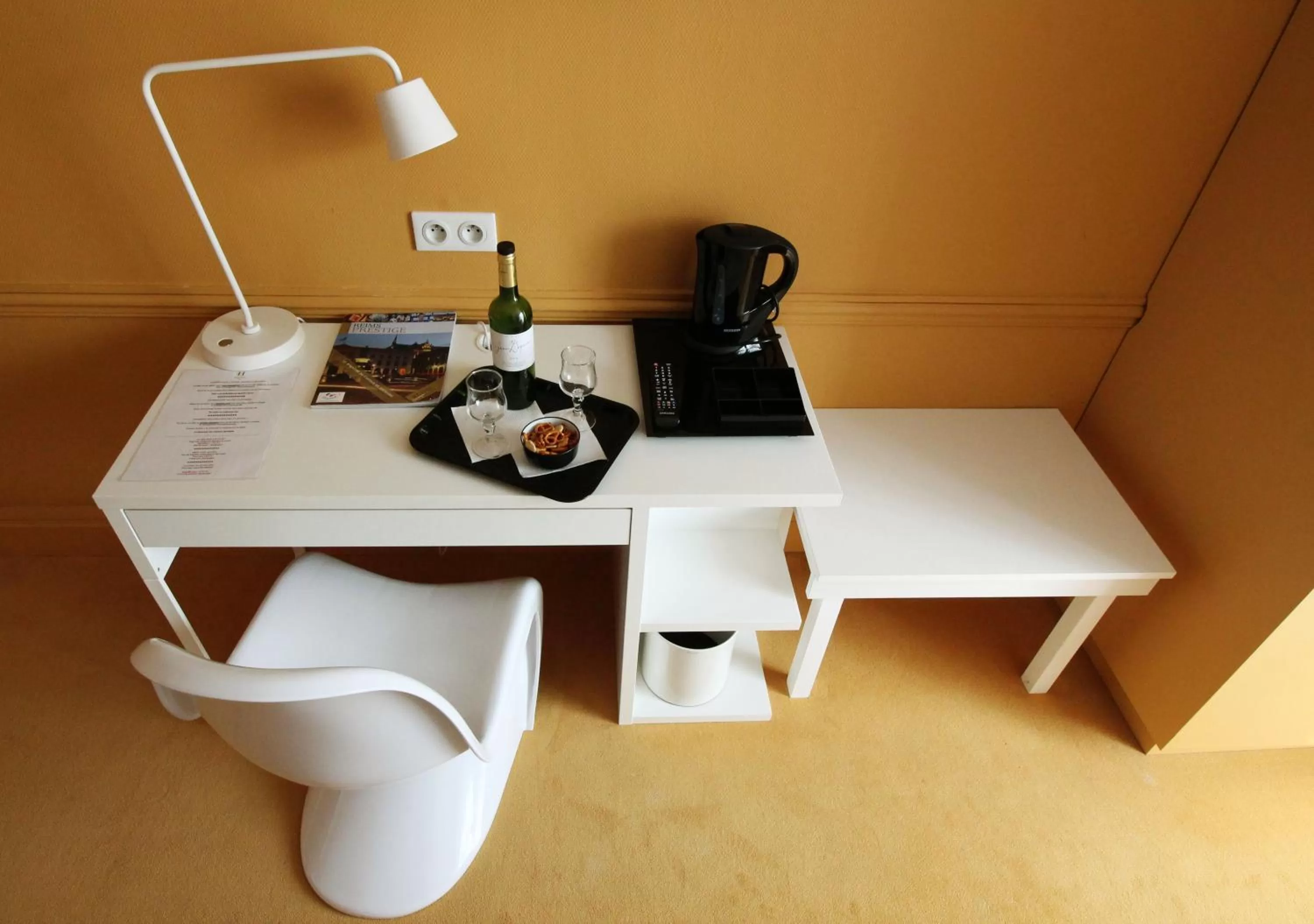 Coffee/tea facilities in Hôtel Cecyl Reims Centre