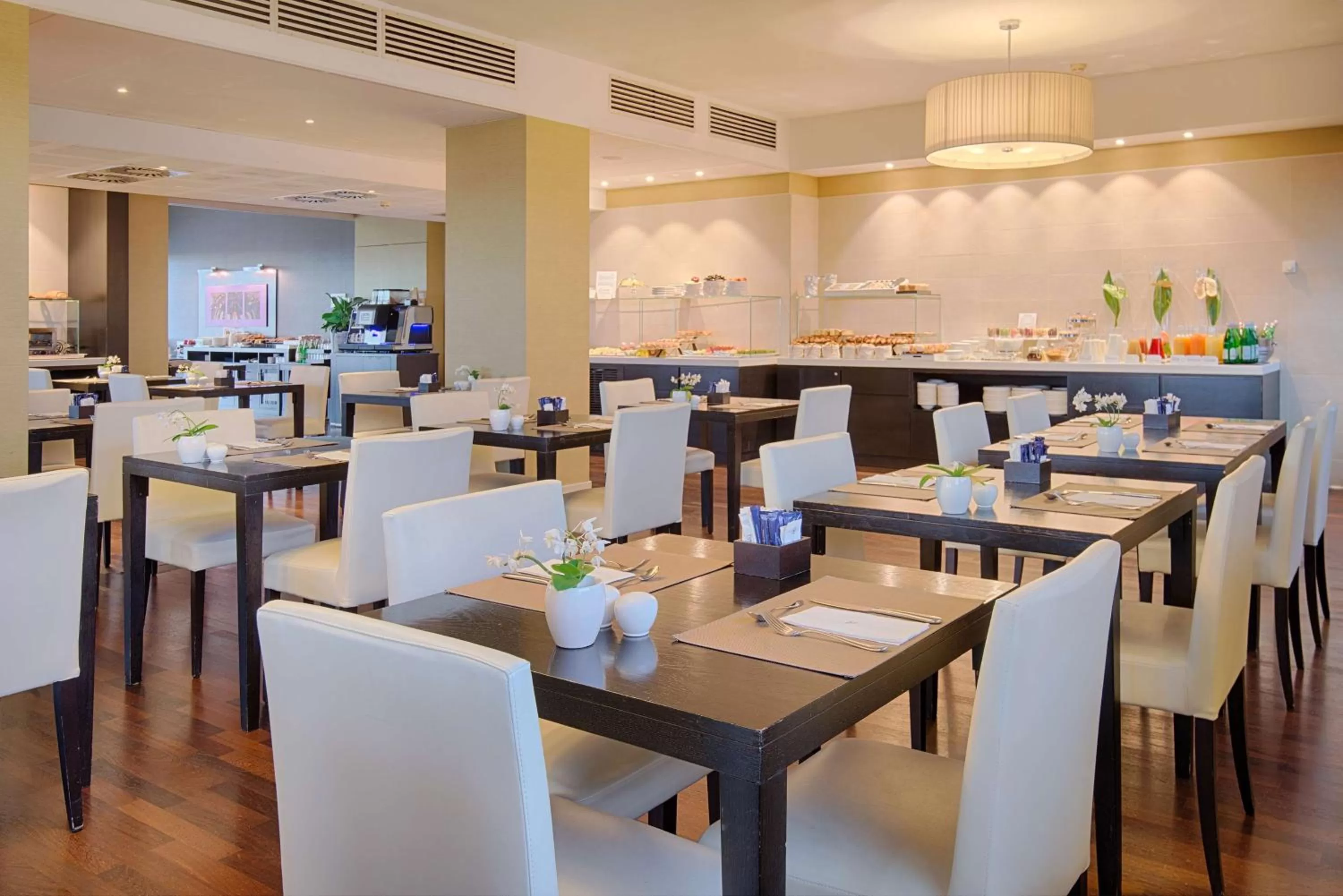 Restaurant/places to eat in Savhotel Mantegna Padova