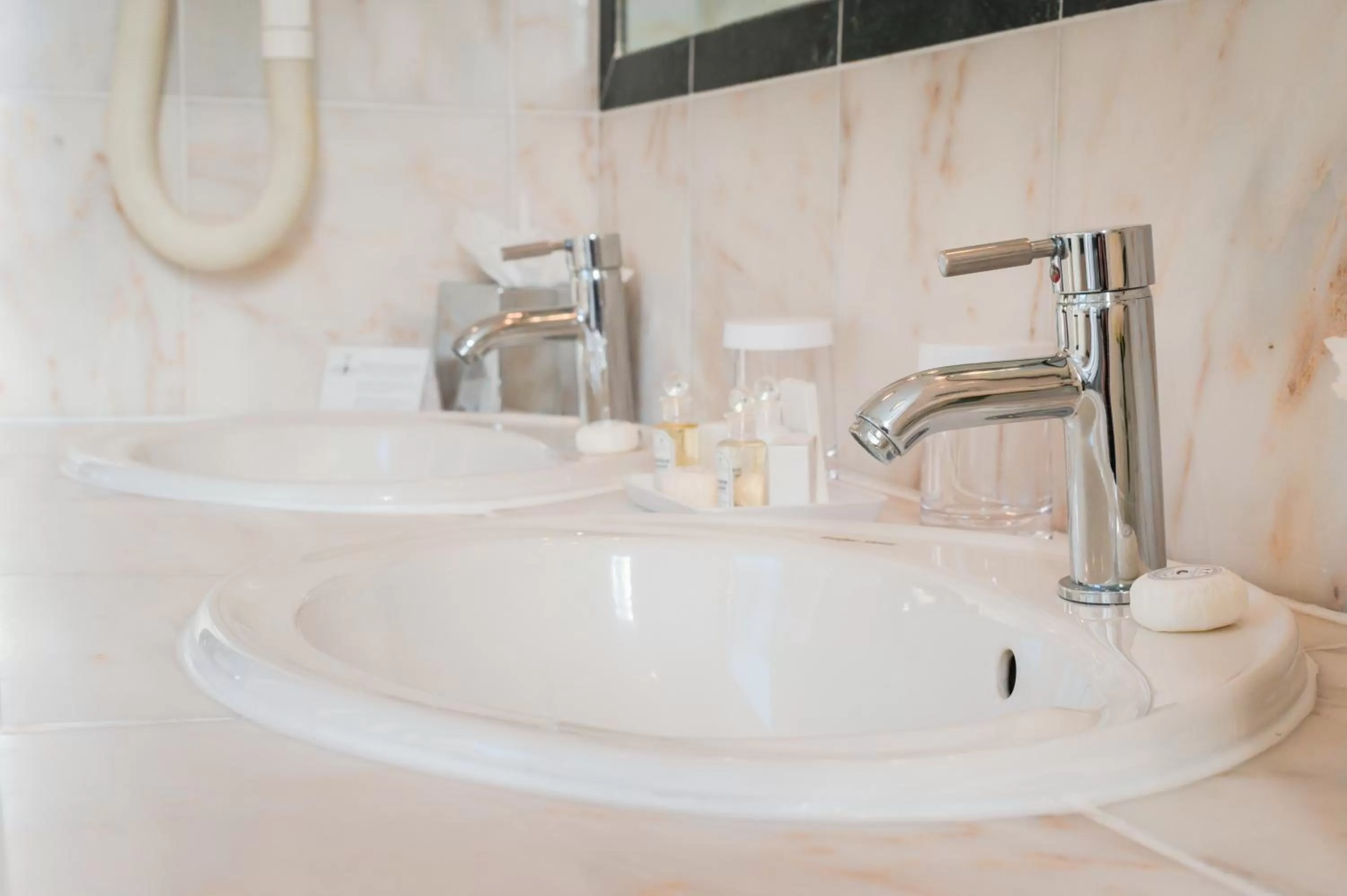 Bathroom in 44 Curzon Street by Mansley
