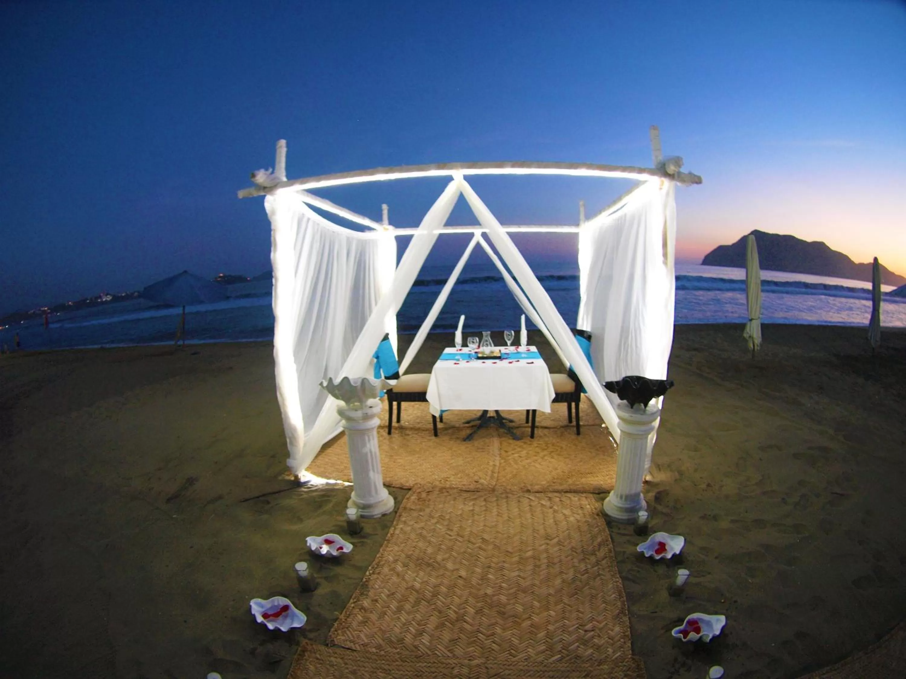 Restaurant/places to eat in Mar Celeste