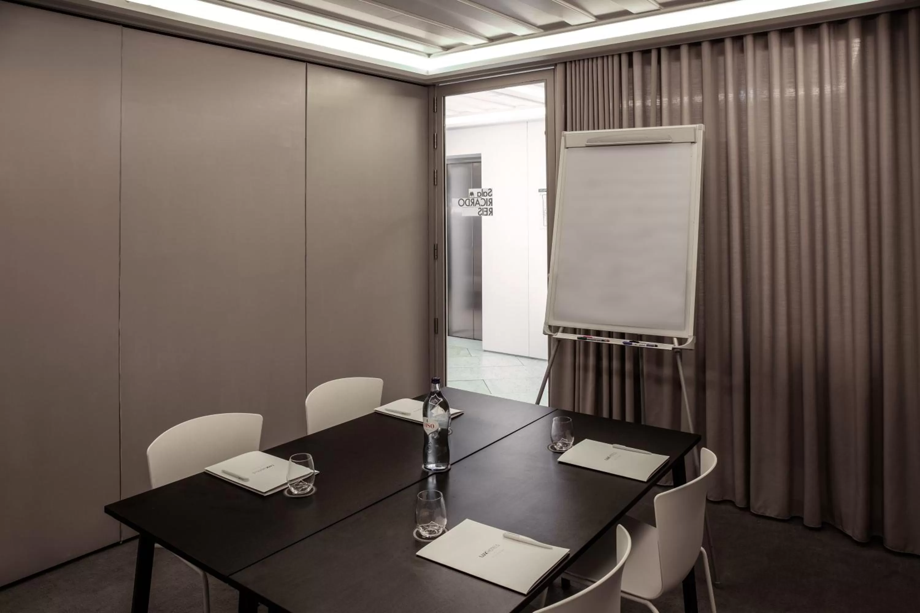 Meeting/conference room in Lisboa Pessoa Hotel