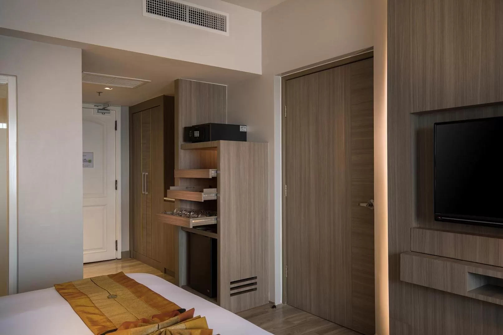 Coffee/tea facilities, Bed in The Heritage Chiang Rai Hotel and Convention