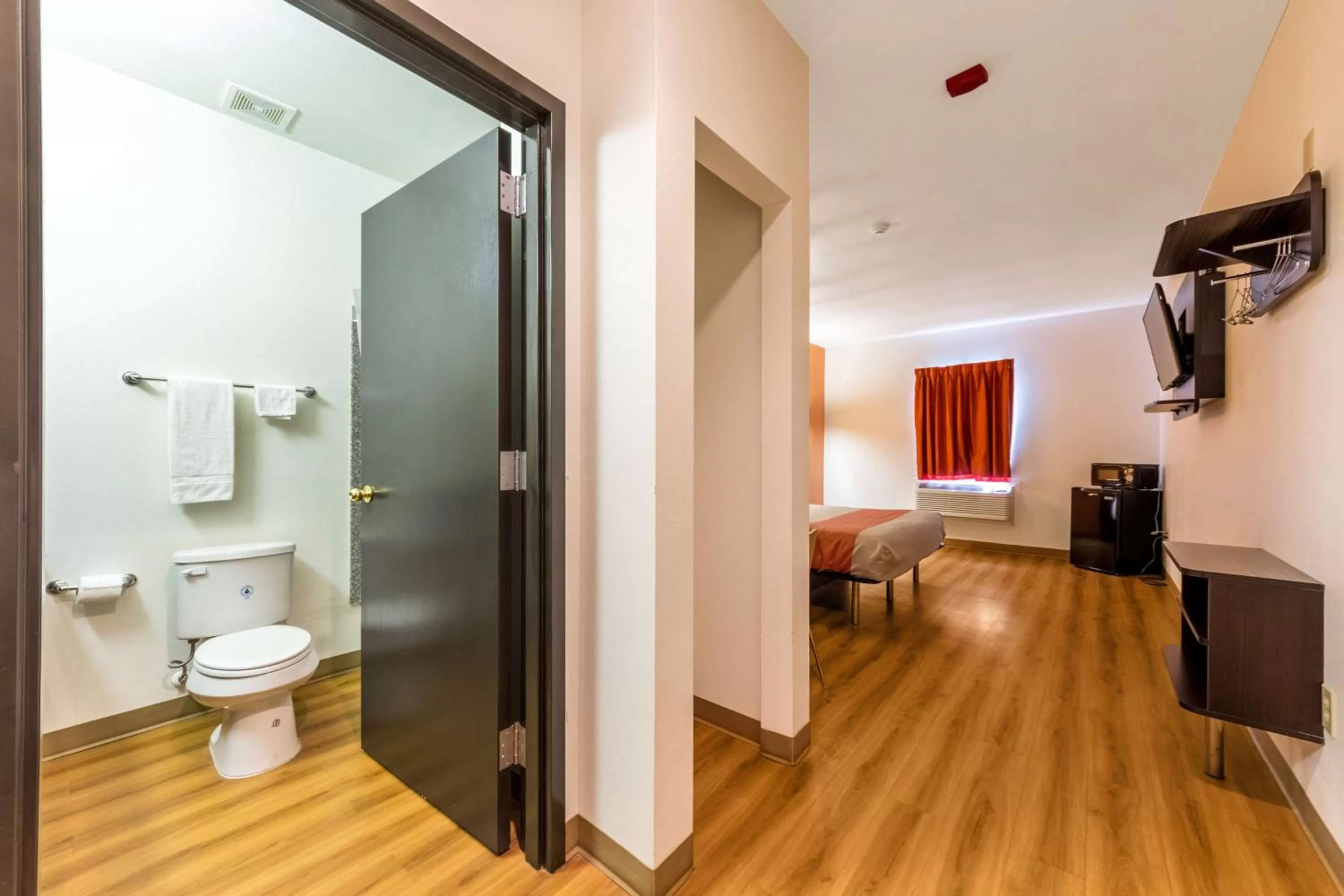 TV and multimedia in Motel 6-Jourdanton, TX