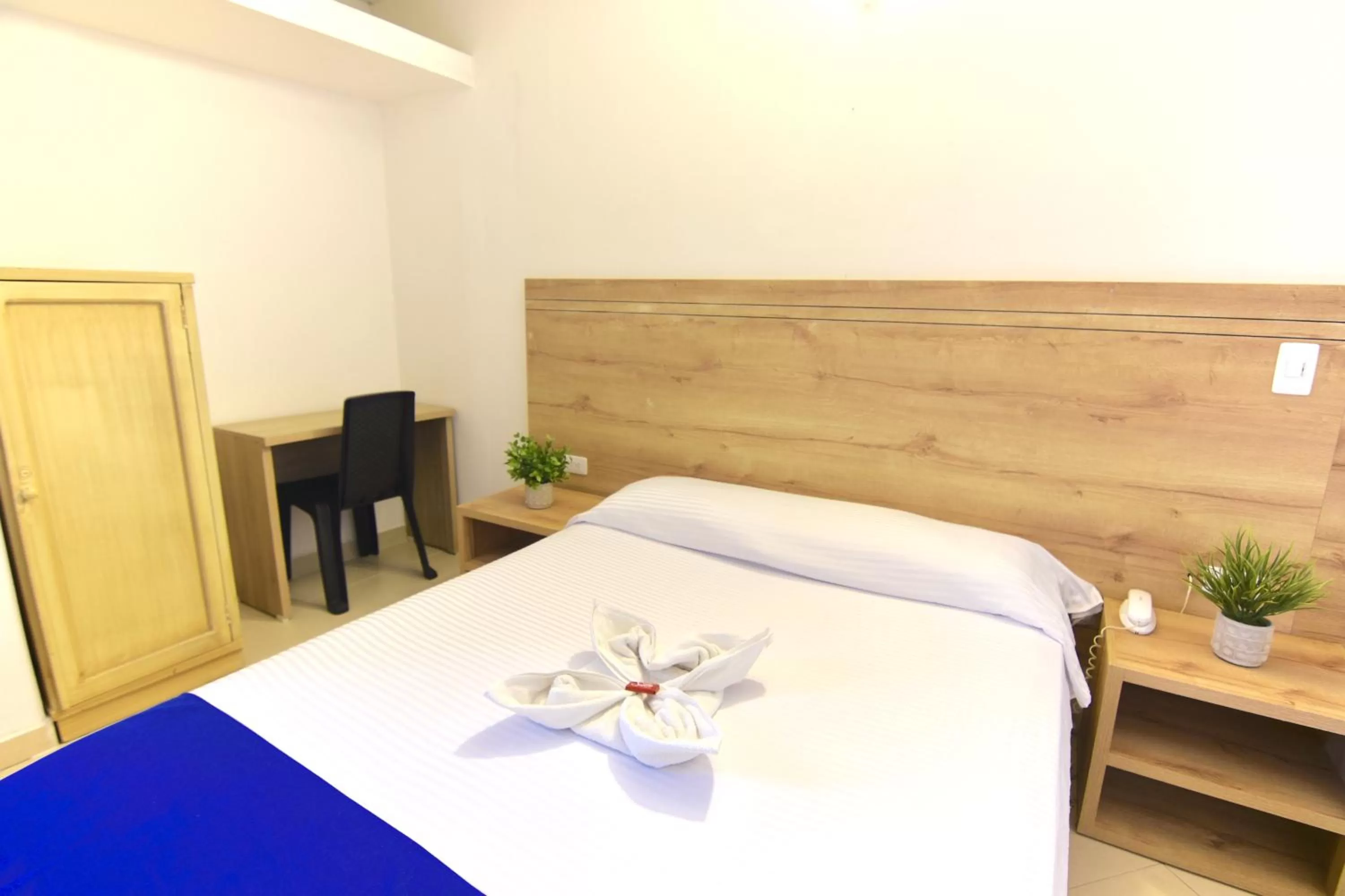 TV and multimedia, Bed in Hotel Comercial