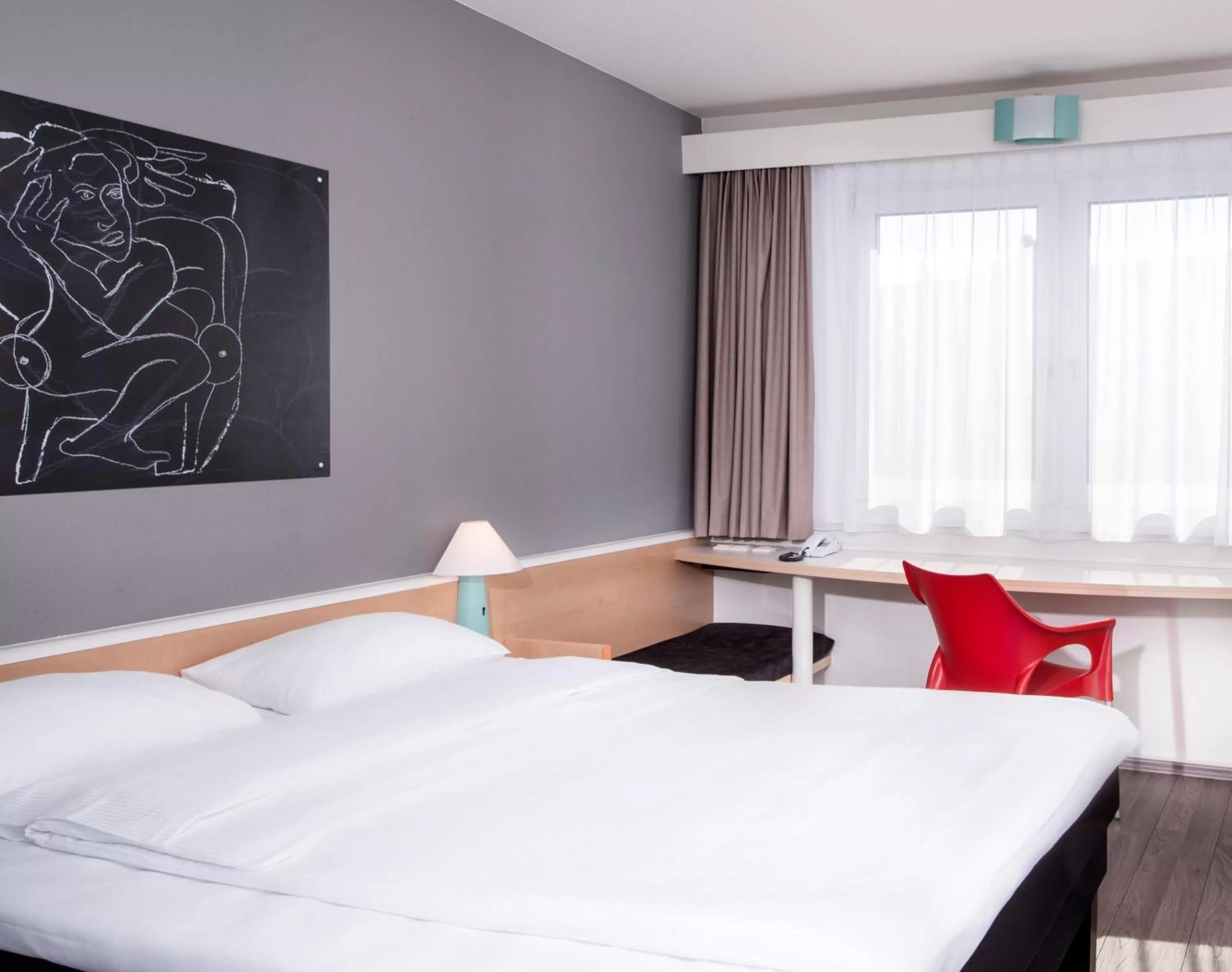 Photo of the whole room, Bed in ibis Berlin City Nord