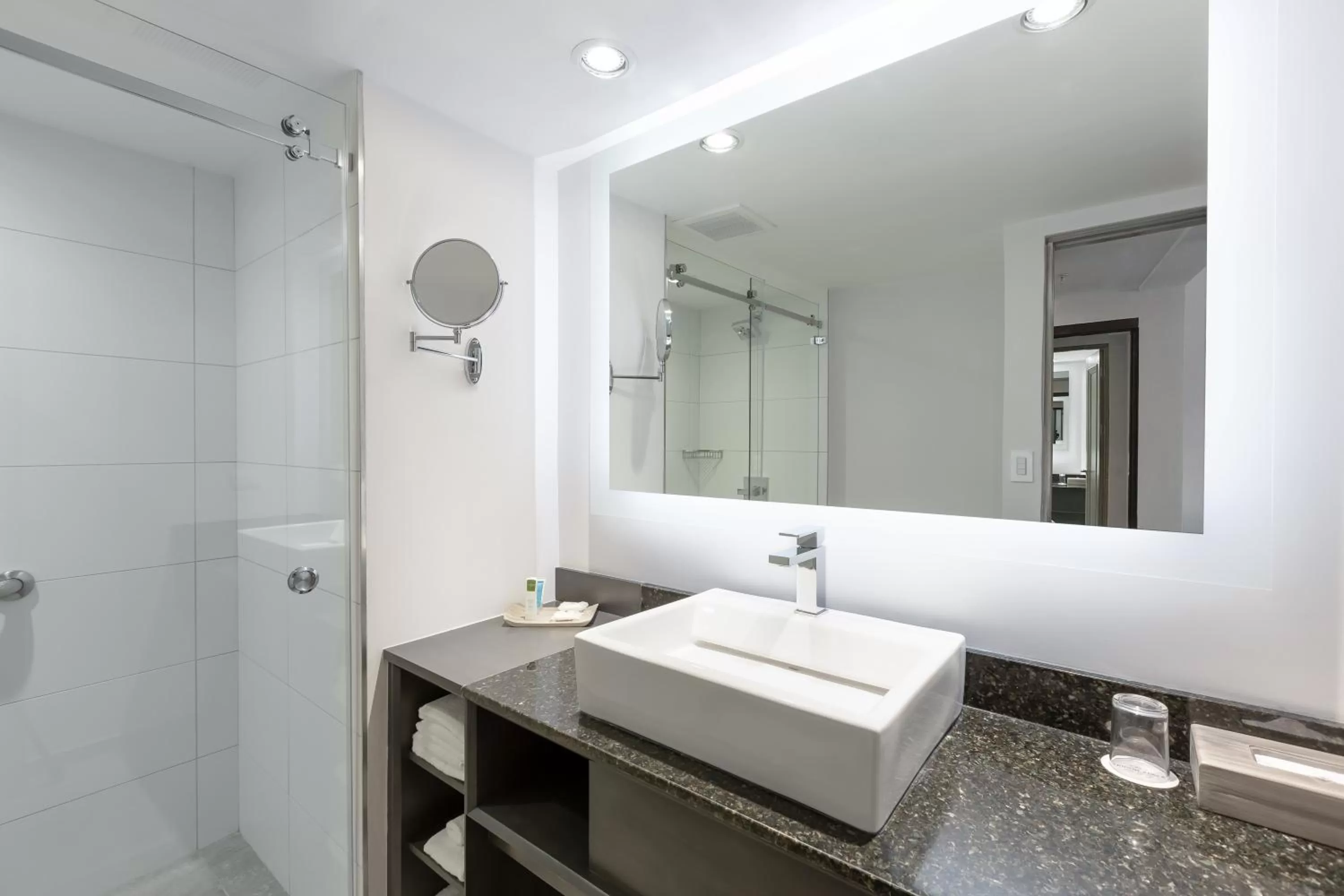 Bathroom in Crowne Plaza San Jose La Sabana by IHG