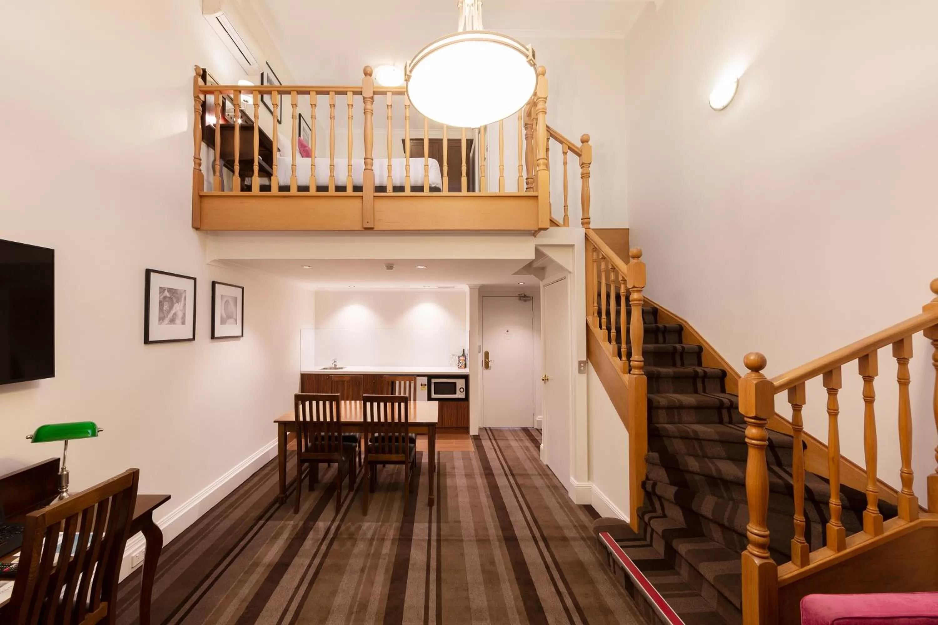 Kitchen or kitchenette in Mercure Canberra