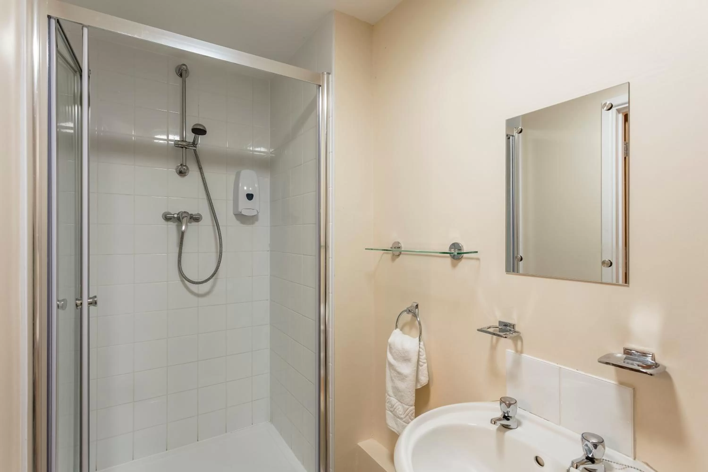 Shower in Roydon Marina Village Hotel