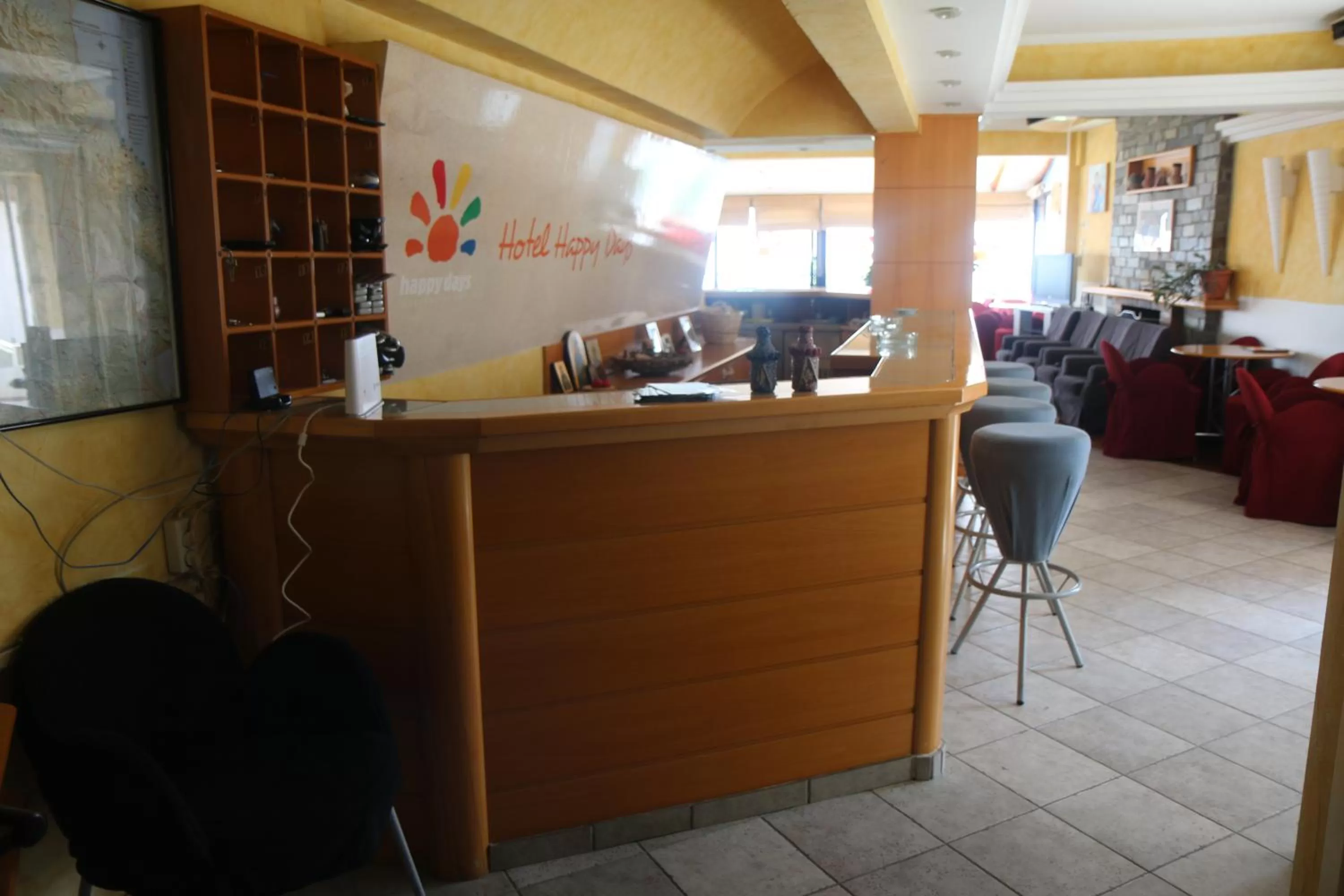 Restaurant/places to eat in Hotel Christina - Happy Days