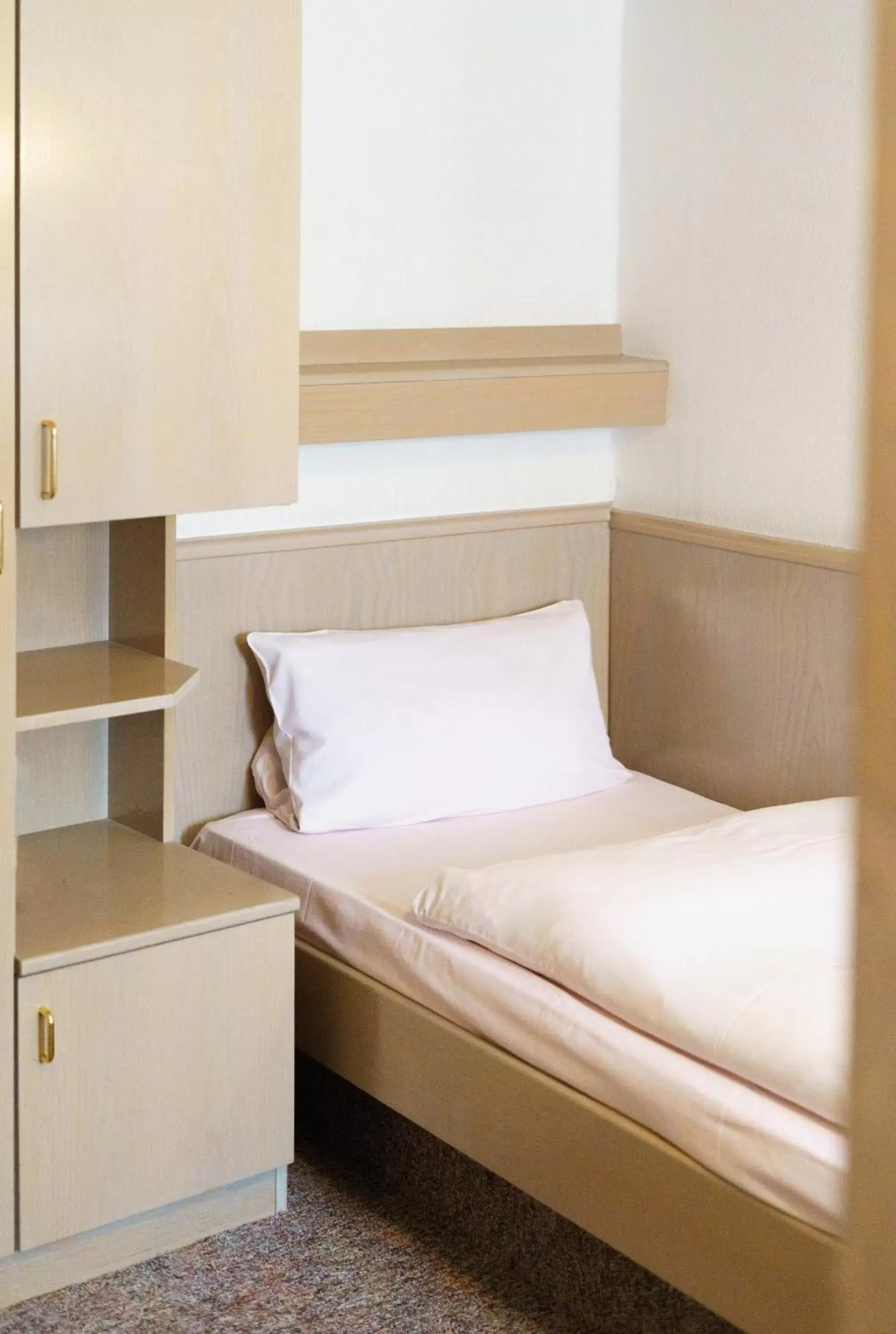 Single Room with Bathroom - single occupancy in Hotel Sonne Single Room with Bathroom - single occupancy in Hotel Sonne