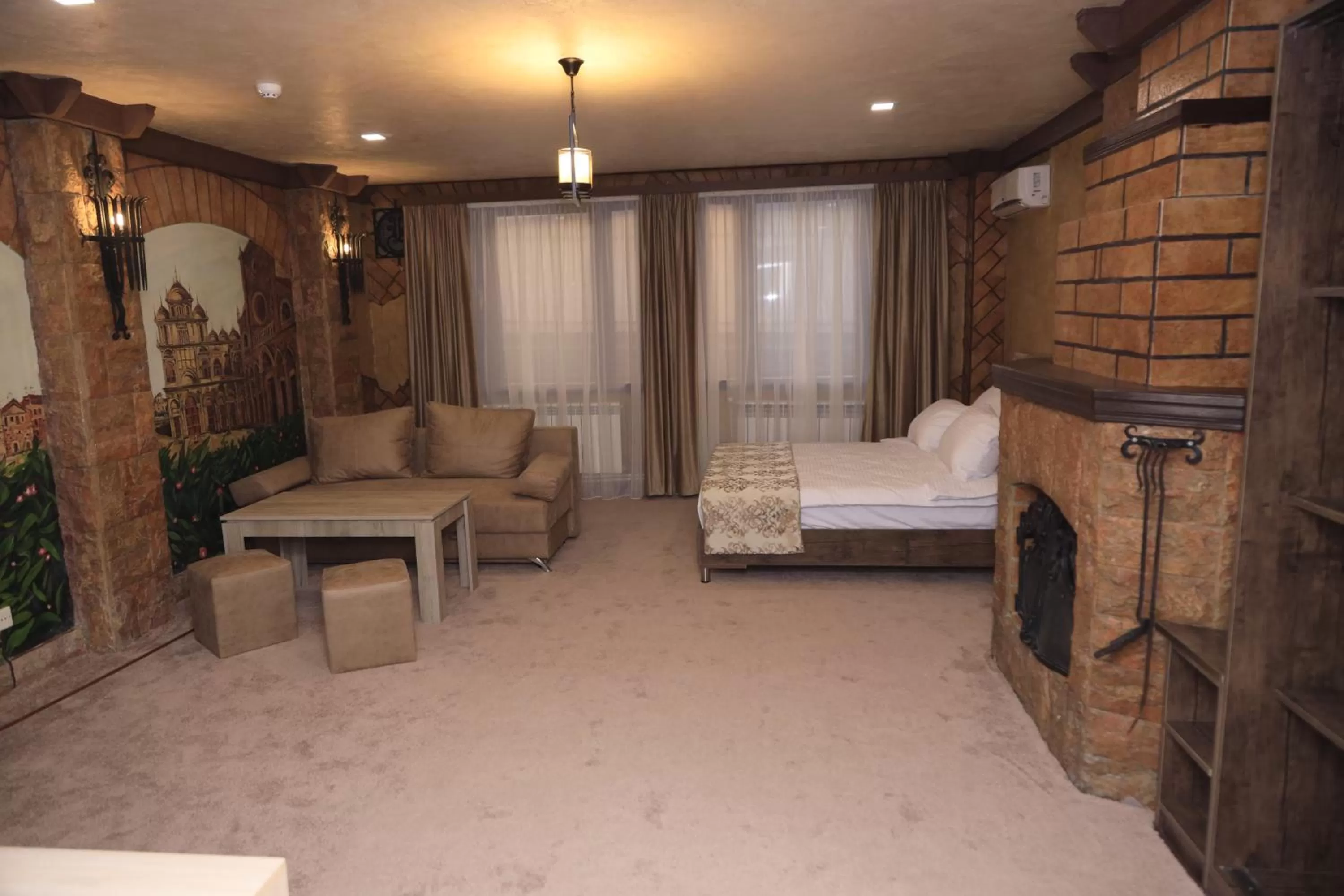 King Suite in DeLin Hotel And Tours