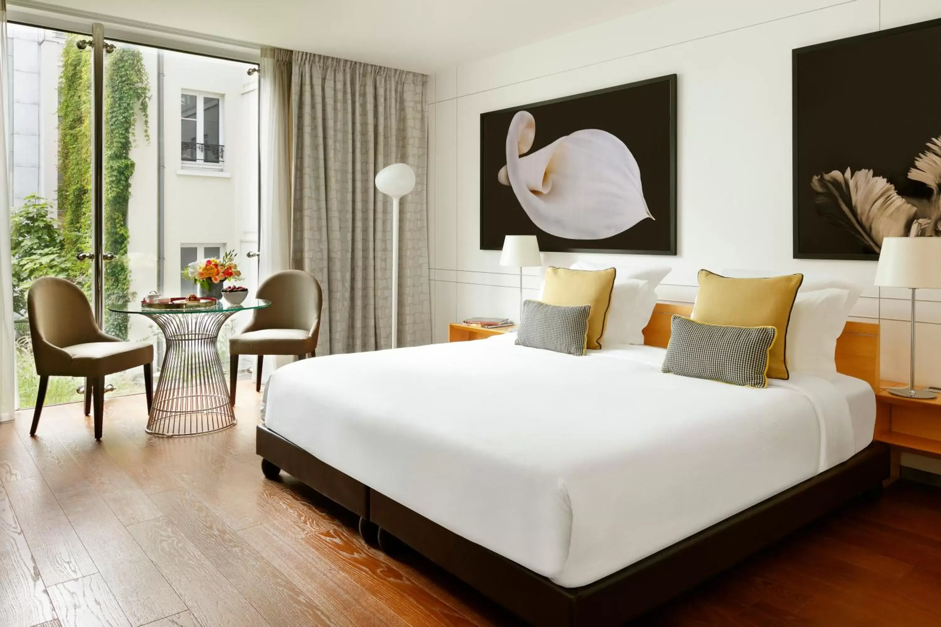 La Clef Tour Eiffel Paris by The Crest Collection La Clef Tour Eiffel Paris by The Crest Collection