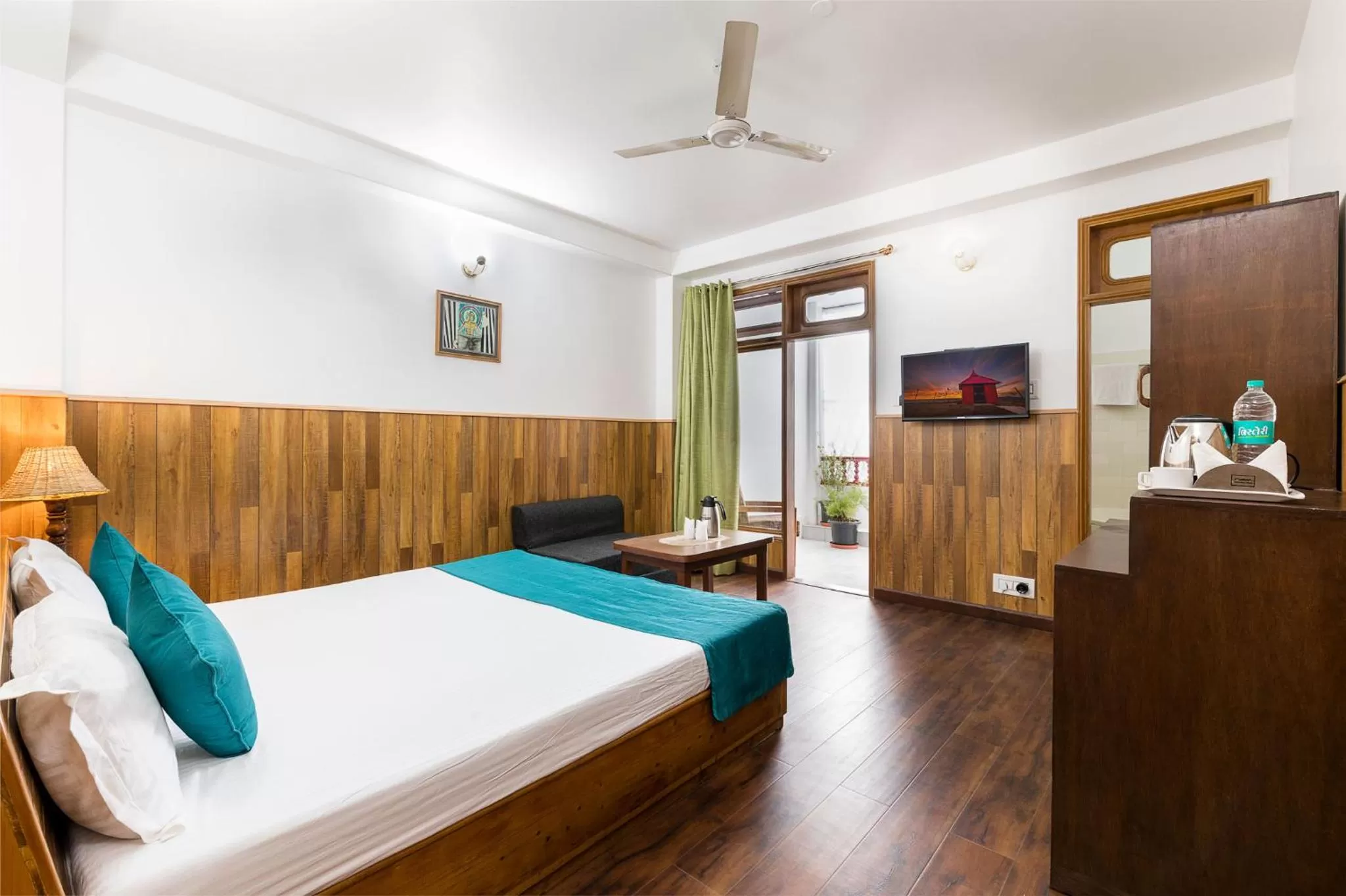 Photo of the whole room, Bed in Hotel Kullu Valley