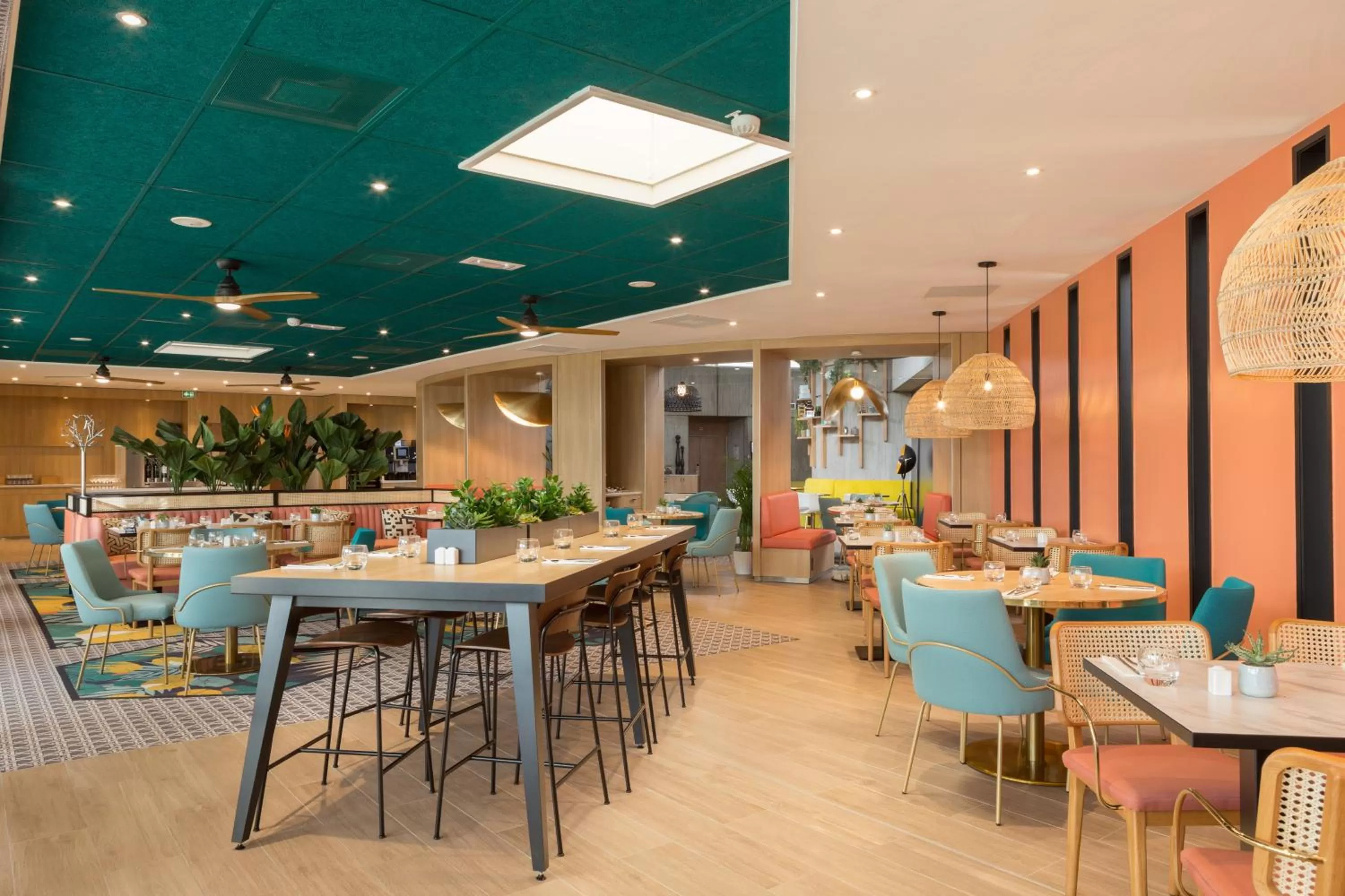 Restaurant/places to eat in Novotel Paris Charles de Gaulle Airport
