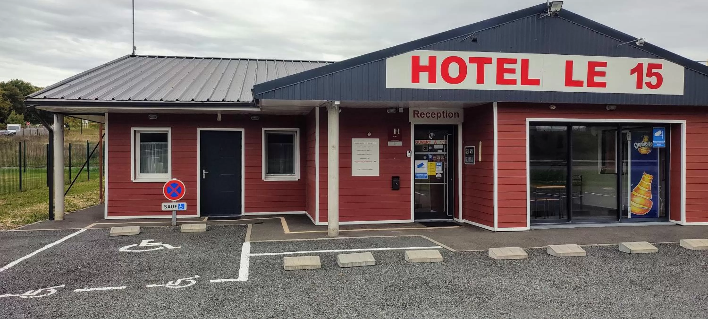 Property building in Hôtel Le 15 Périgueux