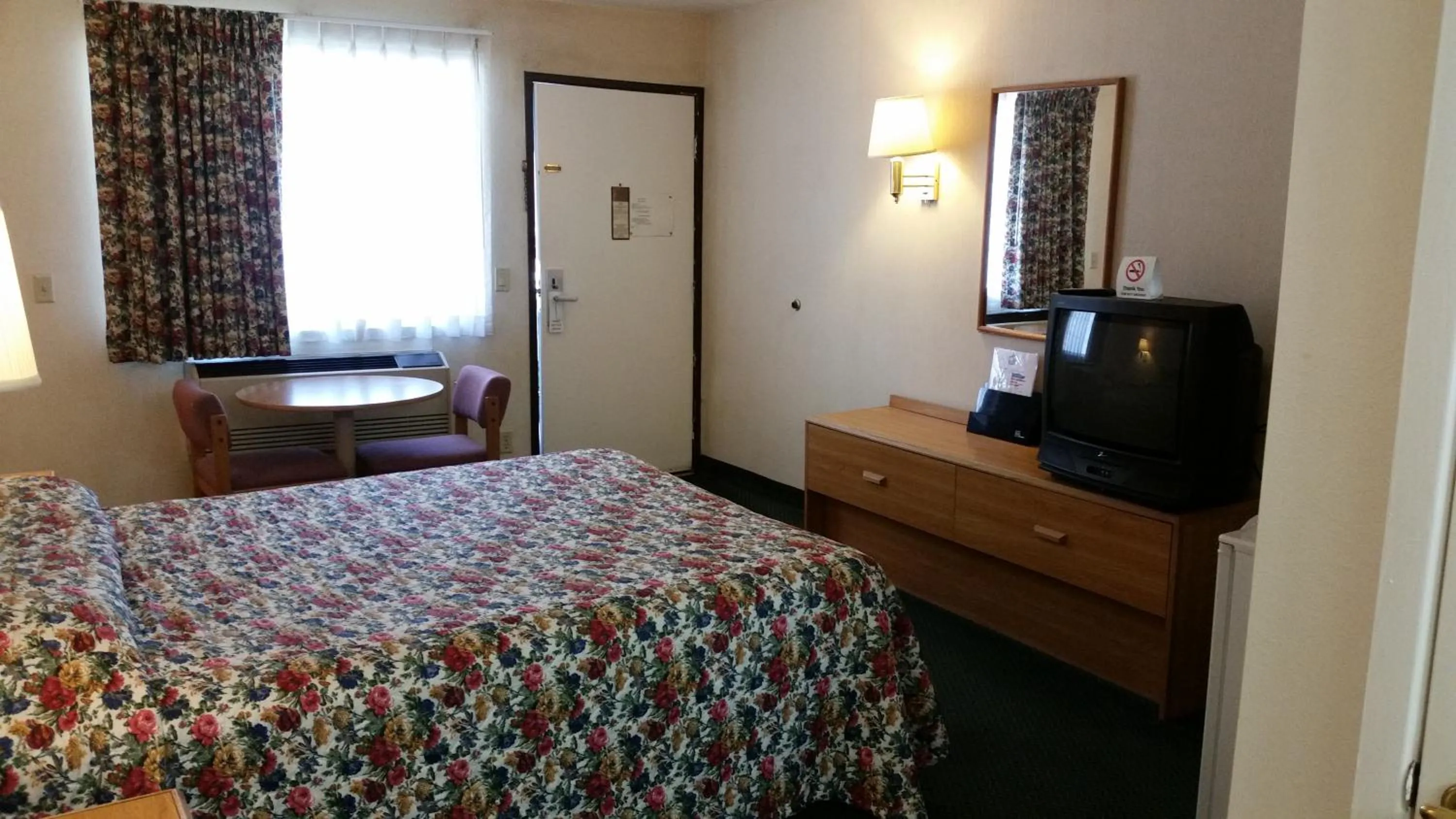 Bed in Economy Inn Motel